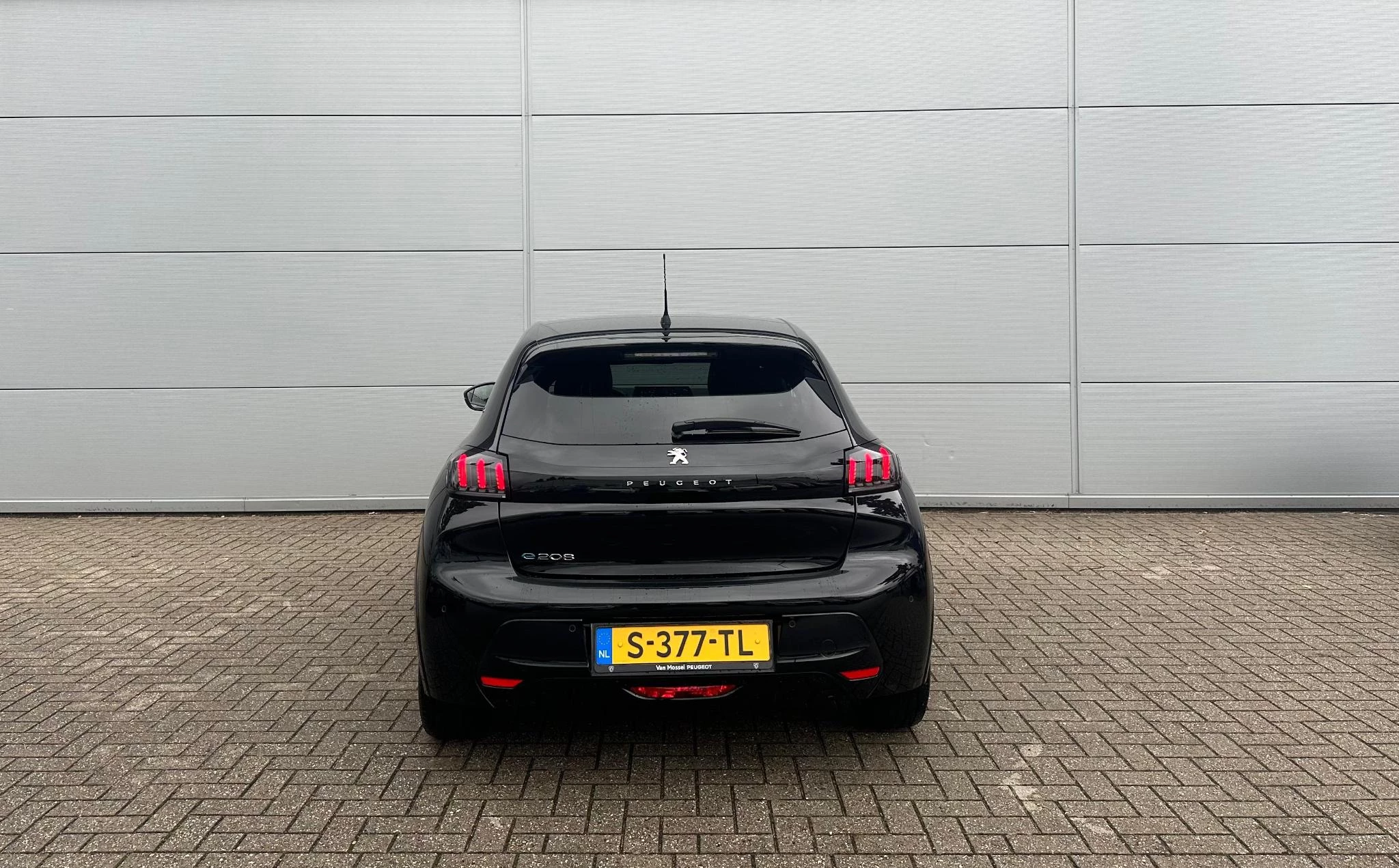 Peugeot-e-208-image-4
