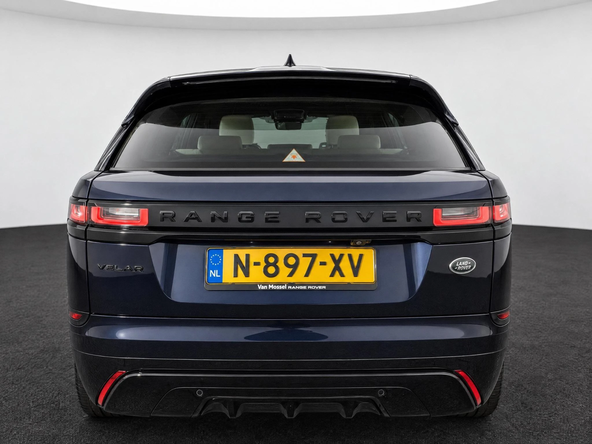 Land Rover-Range Rover Velar-image-4