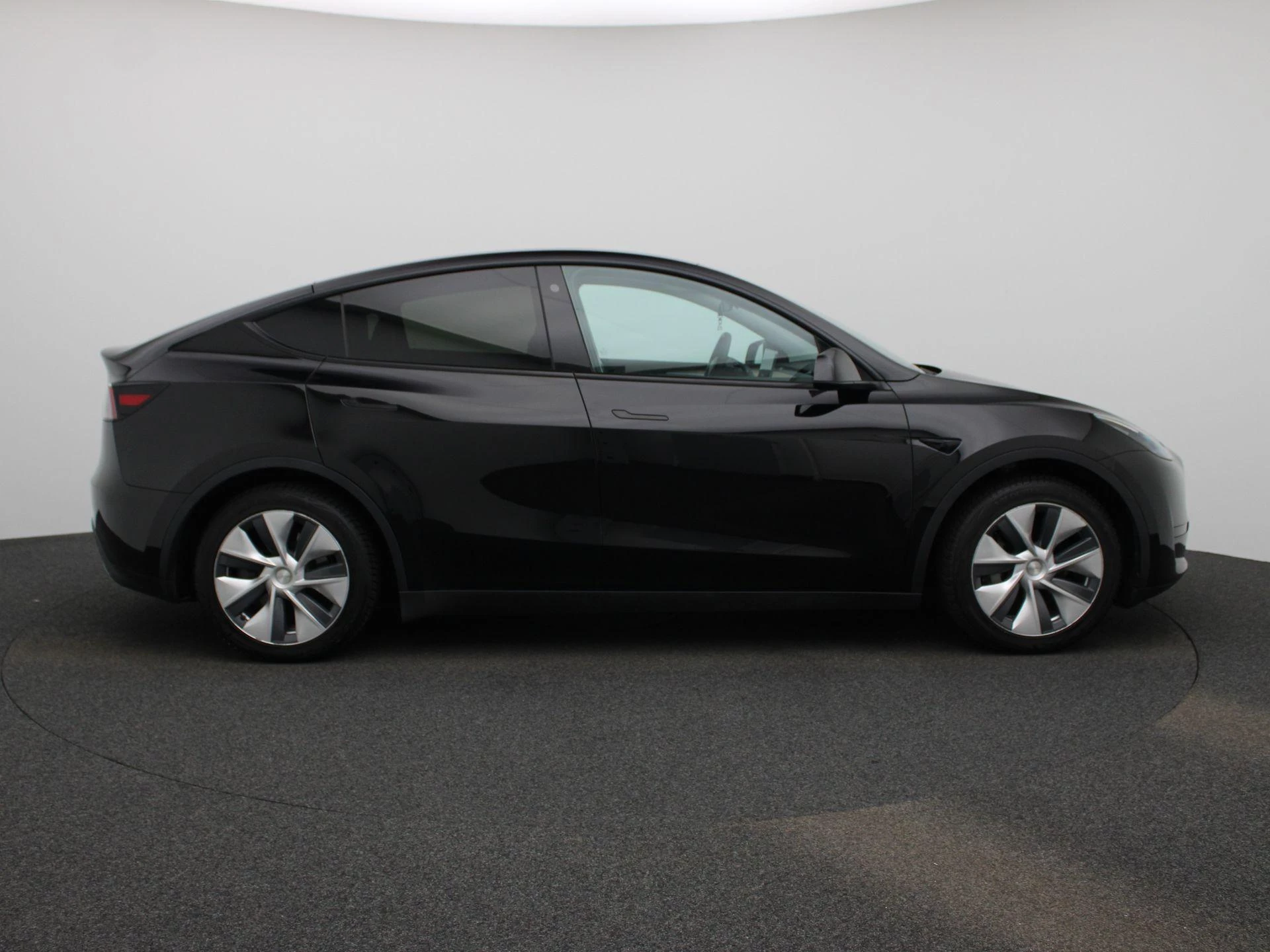 Tesla Model Y RWD