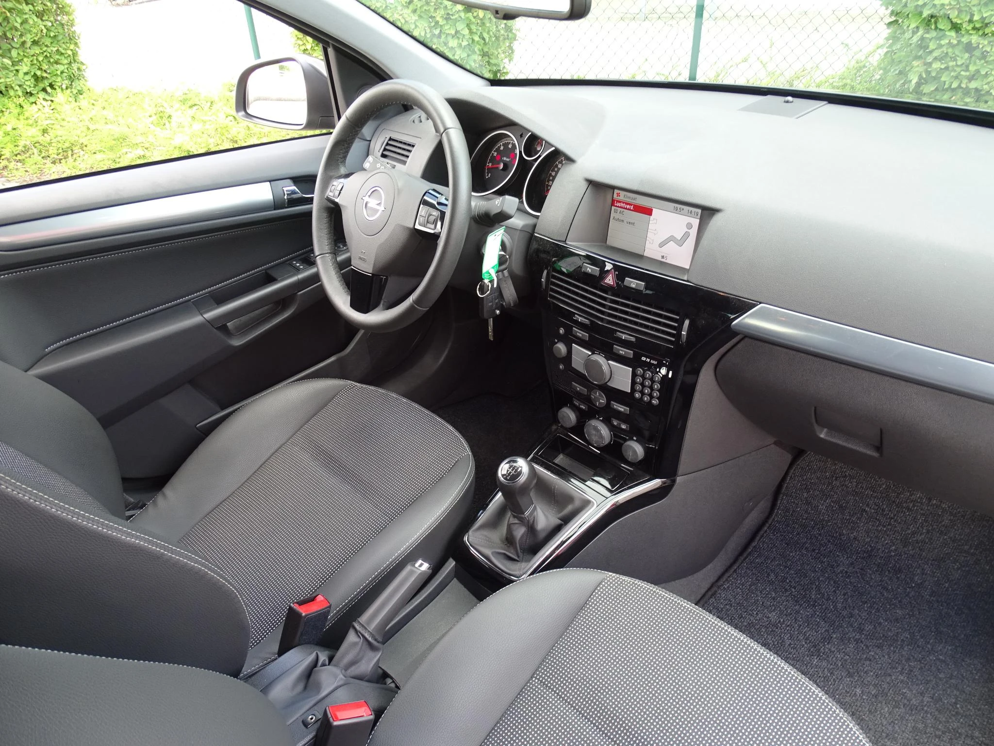 Opel-Astra-image-12