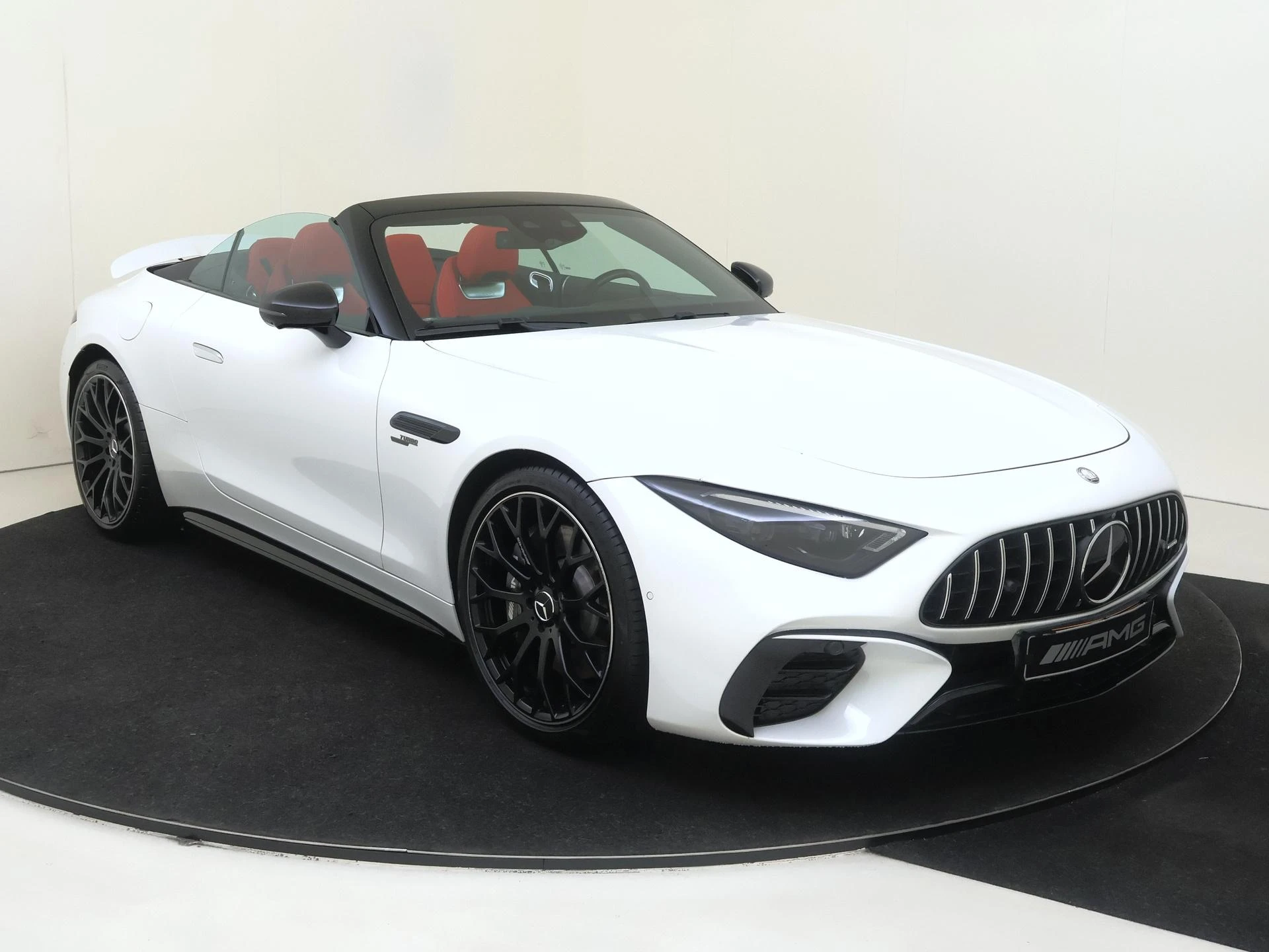 Mercedes-Benz-SL-image-1
