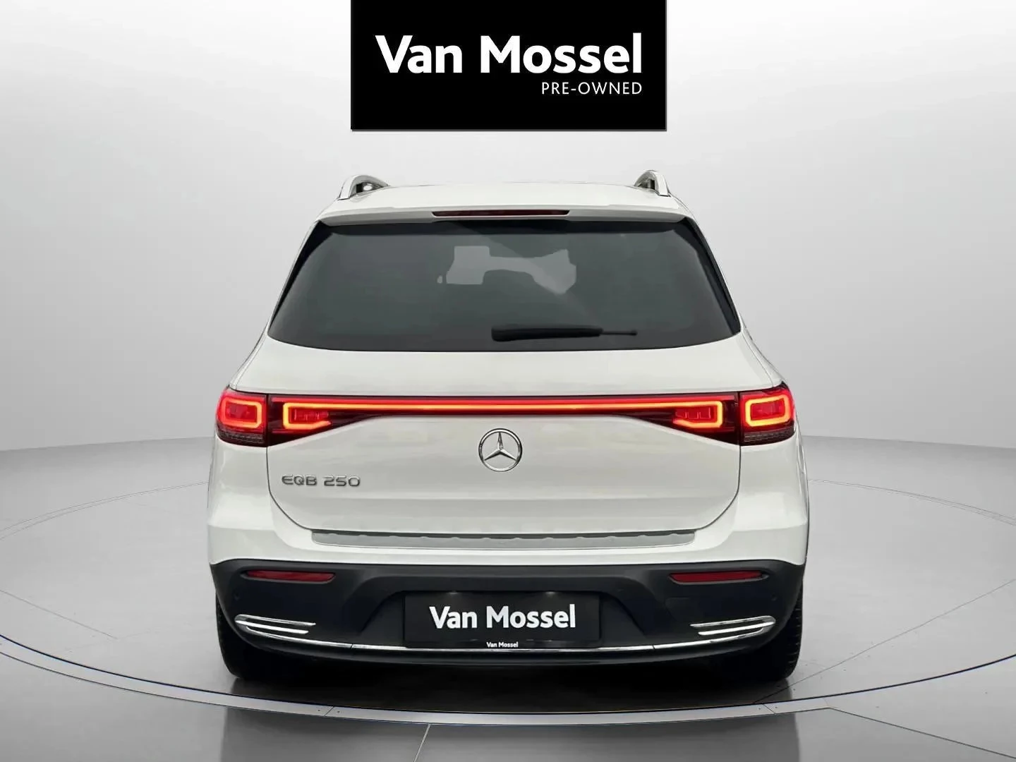 Mercedes-Benz-EQB-image-5