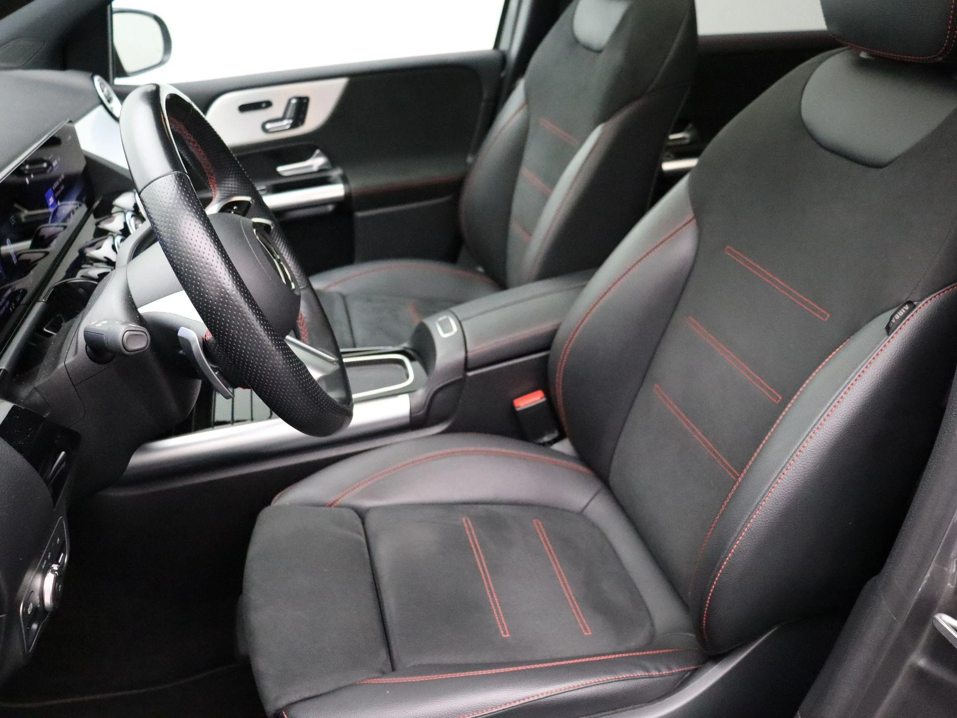 Mercedes-Benz-B-Klasse-image-11