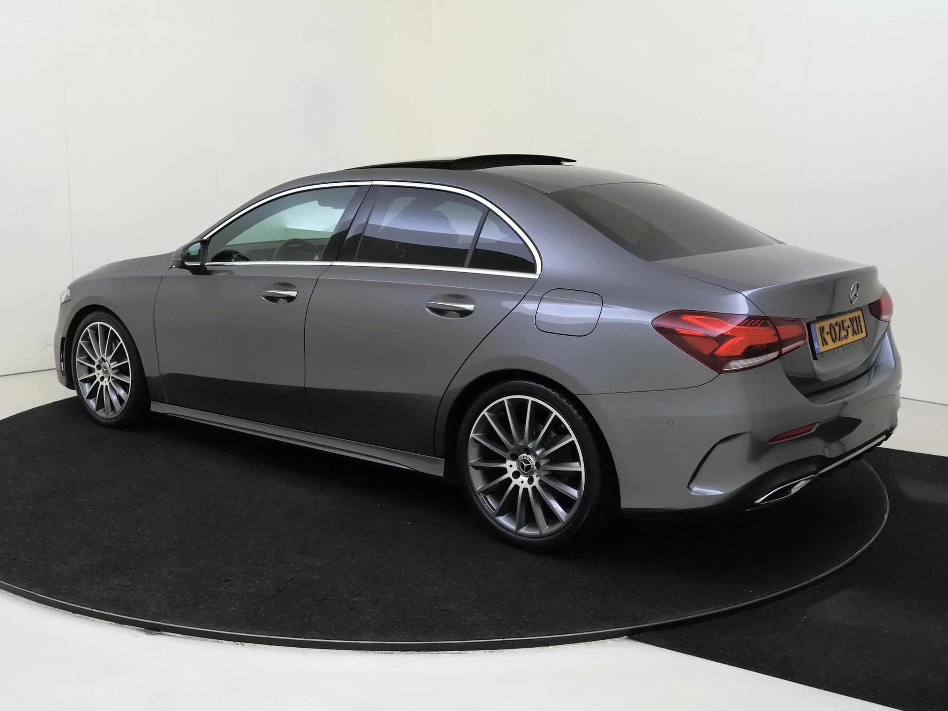 Mercedes-Benz-A-Klasse-image-2