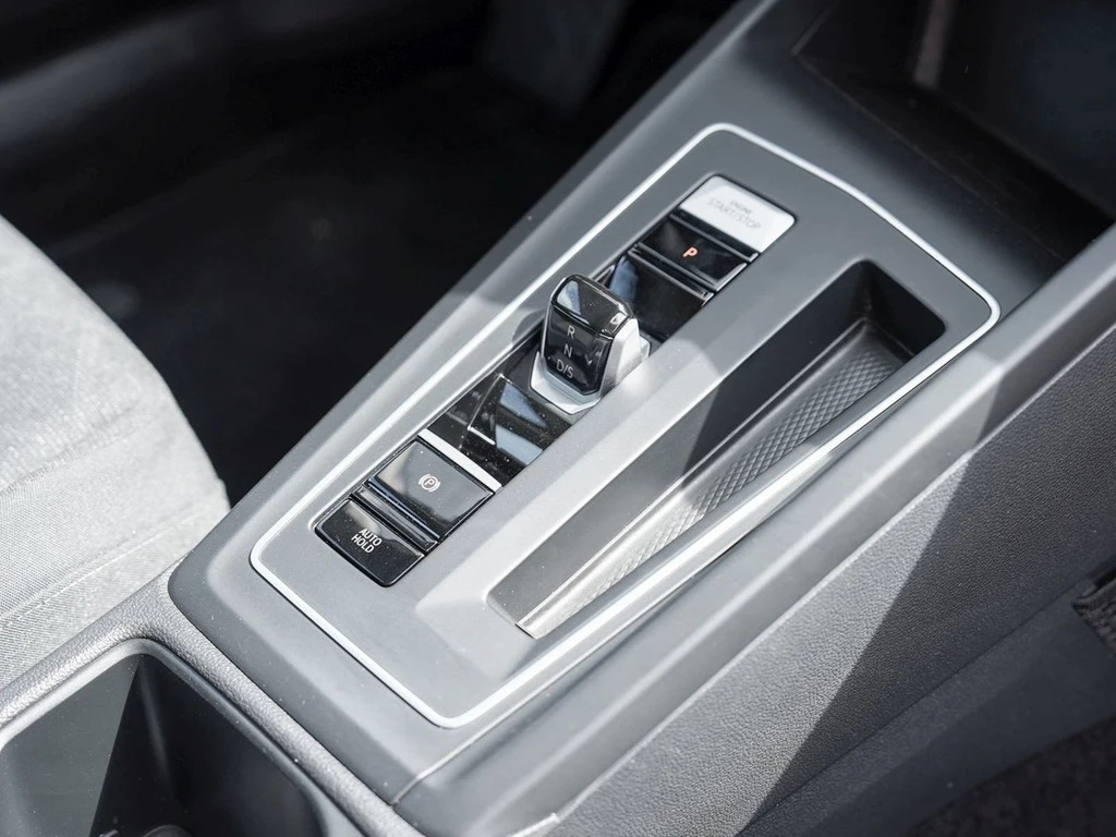 Volkswagen-Golf-image-8