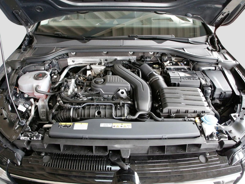 Volkswagen-Golf-image-6