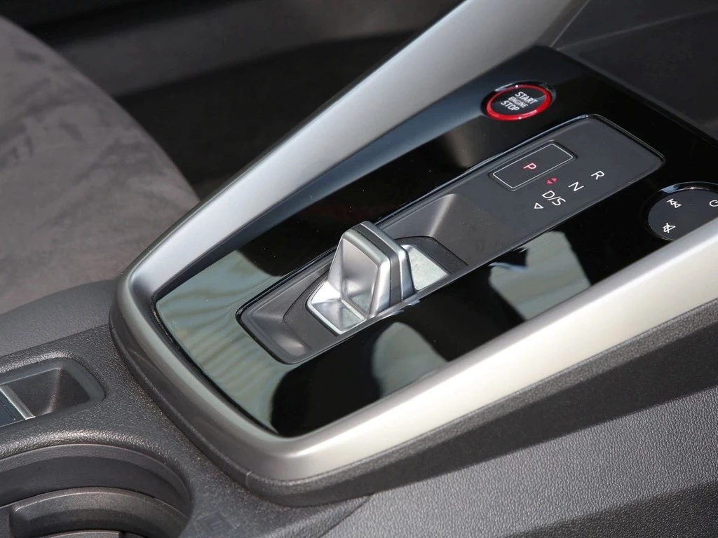 Audi RS3 Sportback 2.5 TFSI Q 19"|NAVI+VC|MATRIX|B&O|