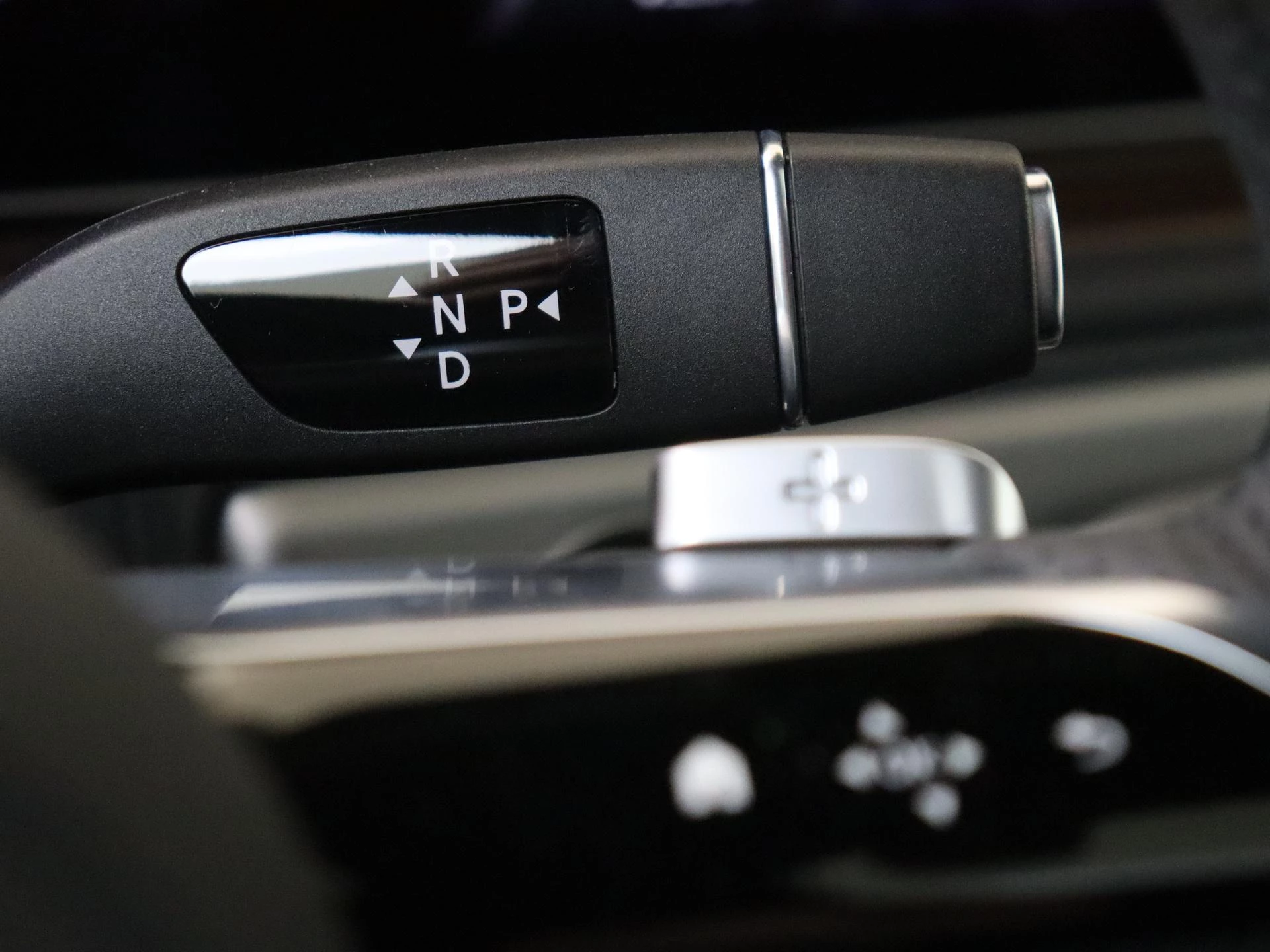 Mercedes-Benz-G-Klasse-image-14