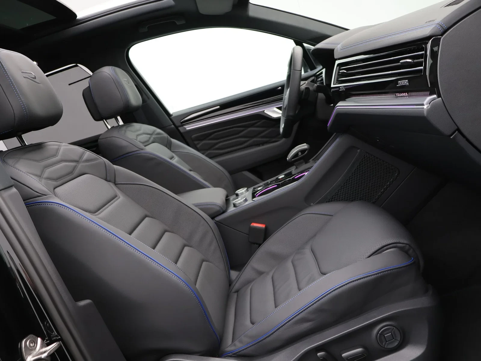 Volkswagen-Touareg-image-7