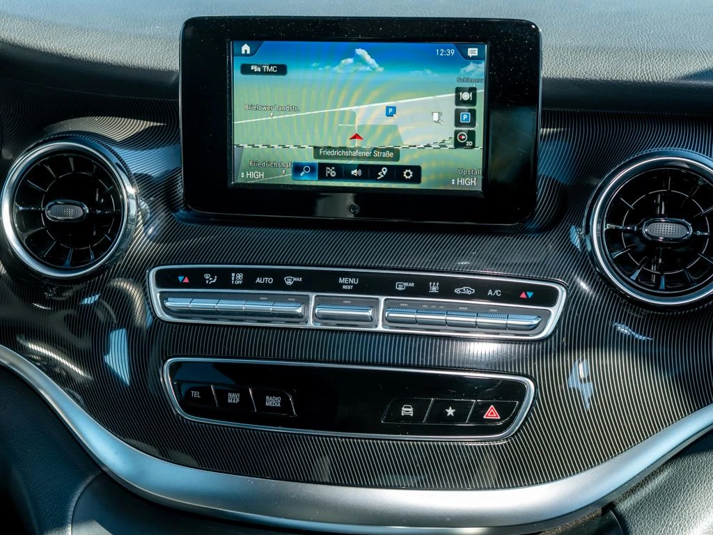 Mercedes-Benz-V-Klasse 220-image-10