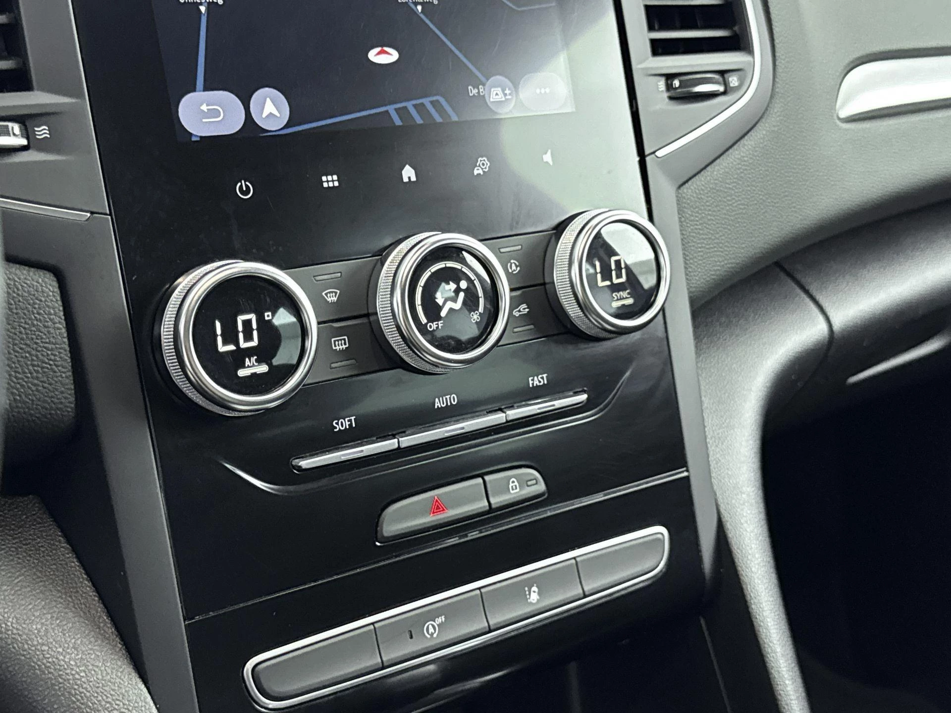 Renault-Mégane Estate-image-22