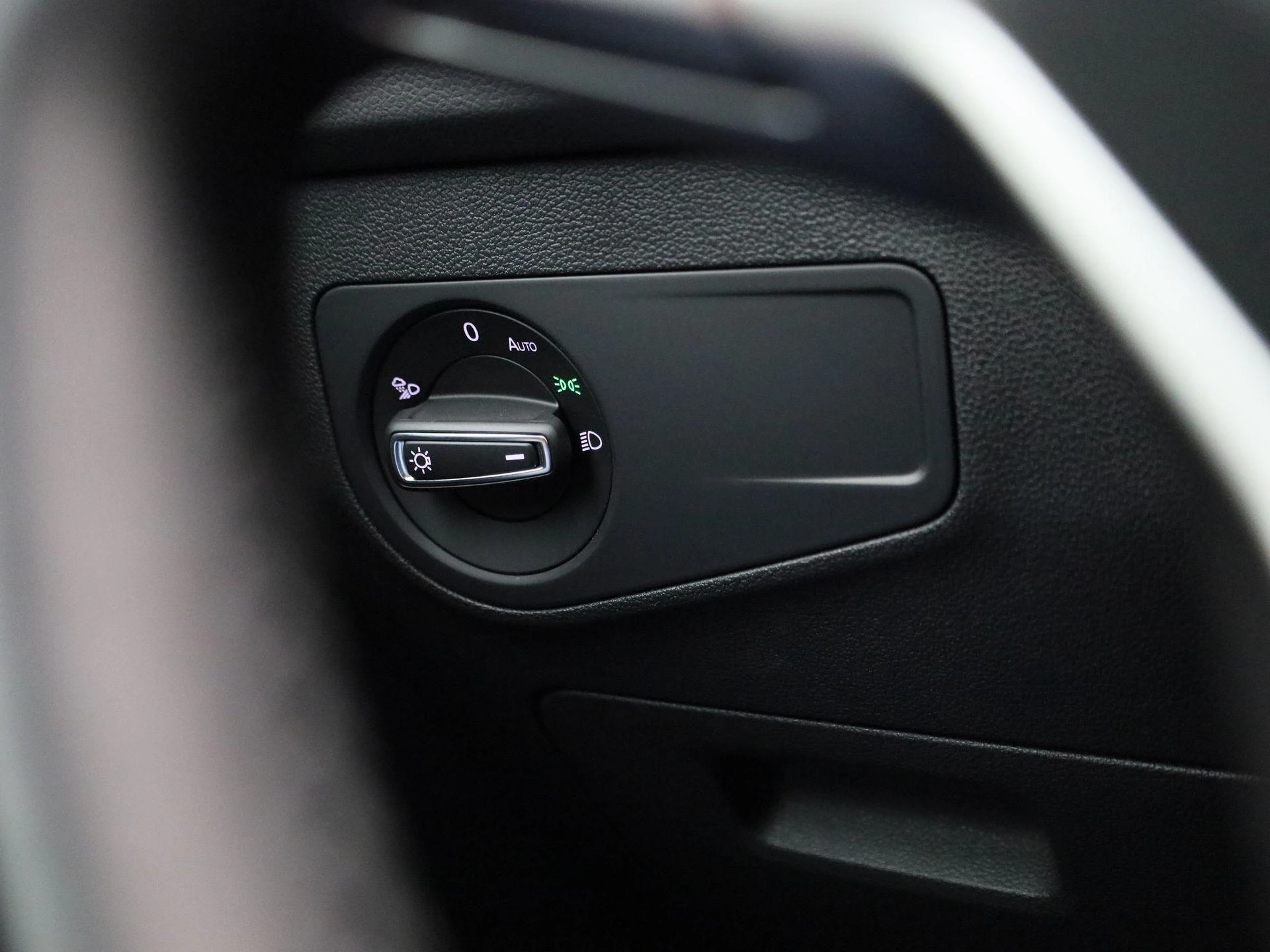 Volkswagen-Tiguan-image-19