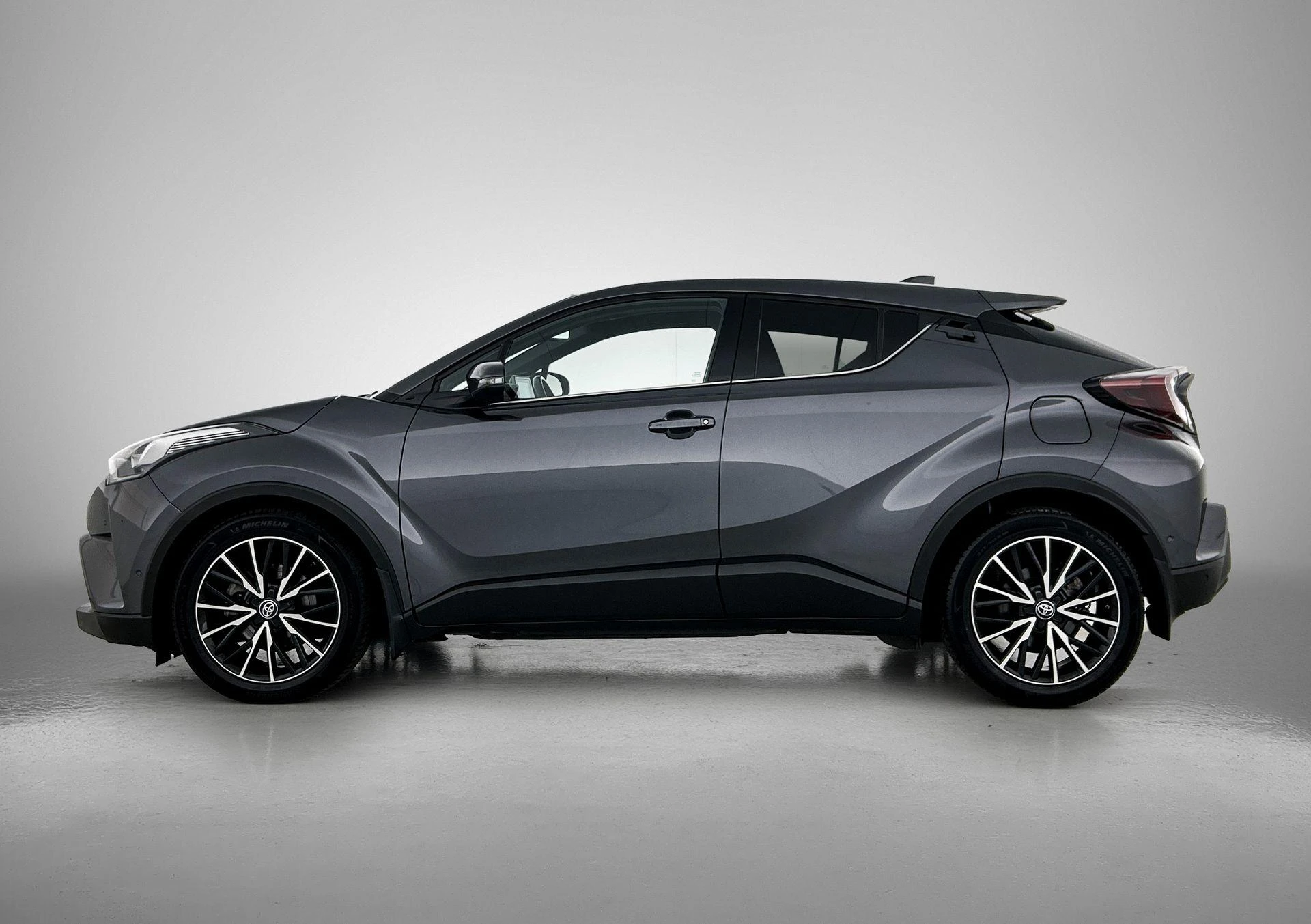 Toyota-C-HR-image-1