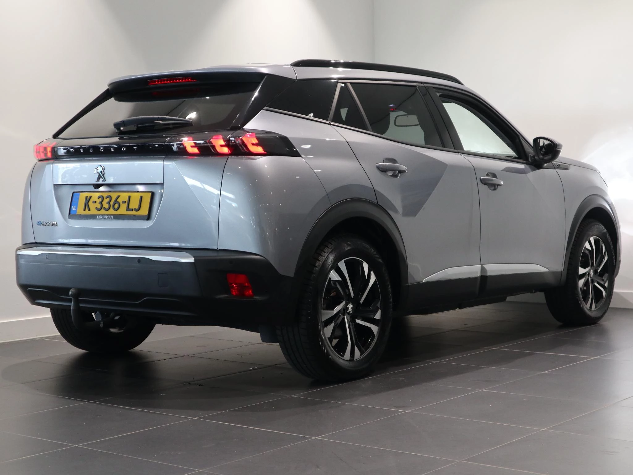 Peugeot-e-2008-image-3