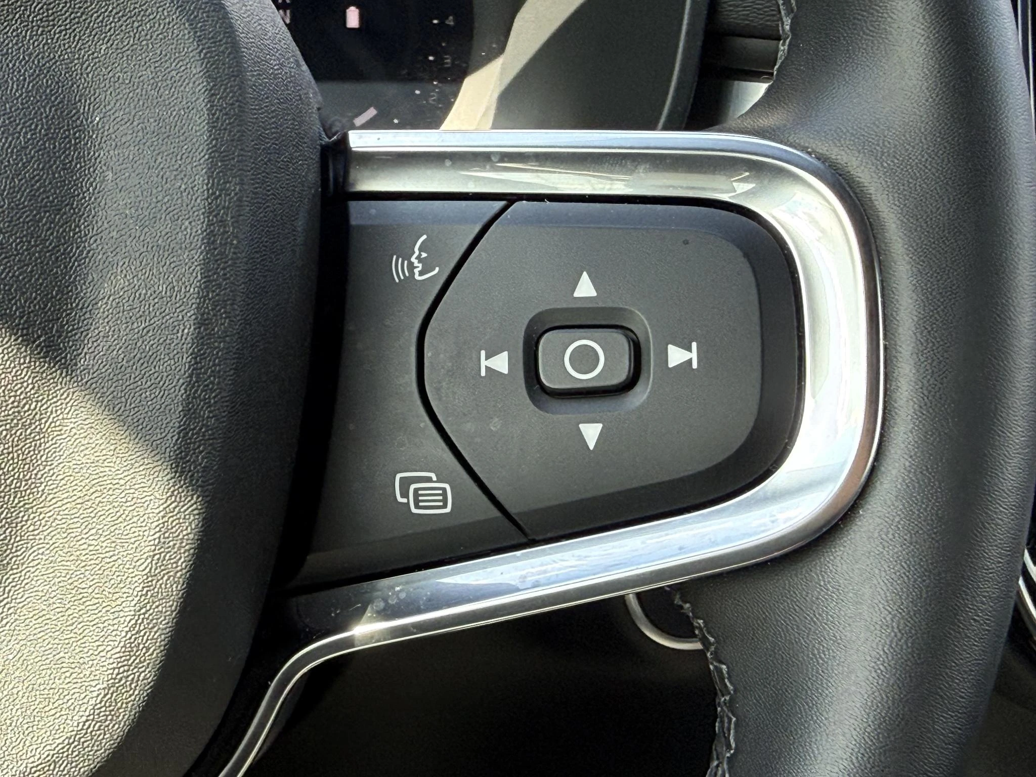 Volvo XC40 B4 Plus Dark H&K Audio Trekhaak Aut.