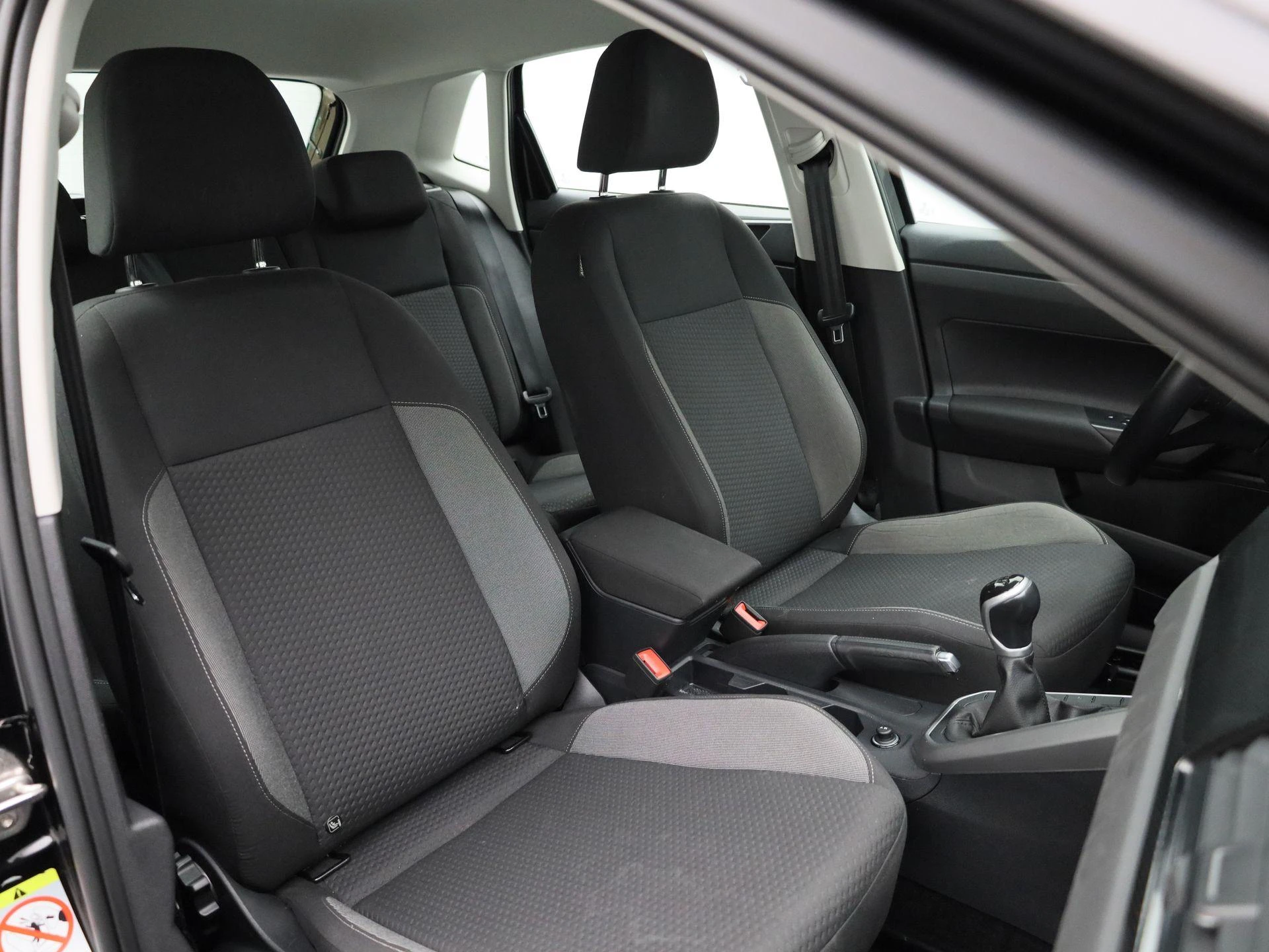 Volkswagen-Polo-image-34
