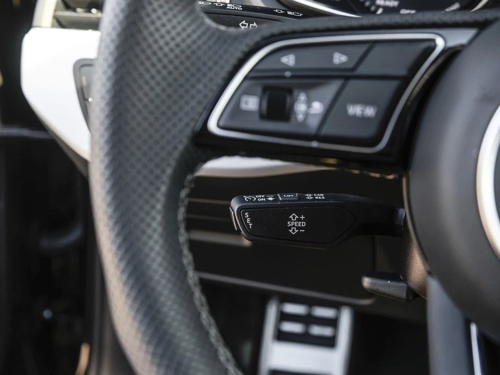 Audi A4 Avant 40 TFSI quattro S line Matrix Panorama