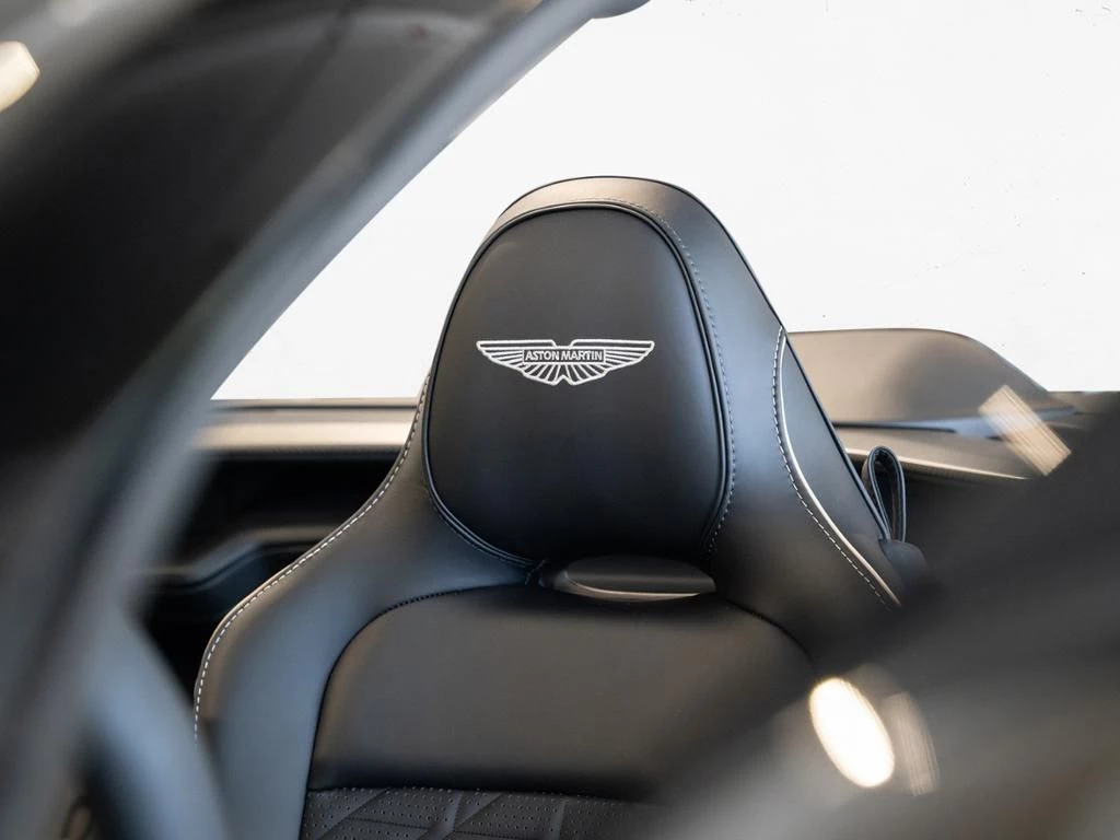 Aston Martin-Vanquish-image-4