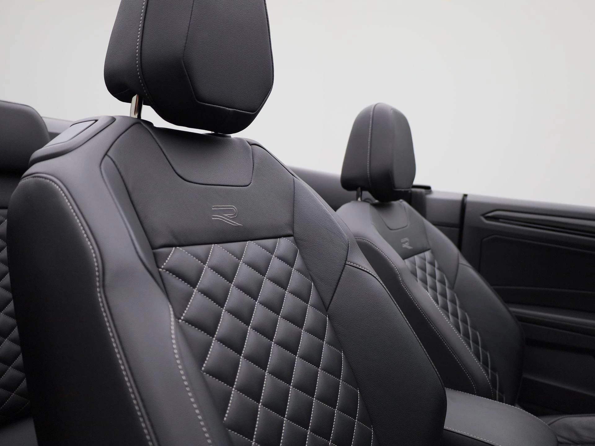 Volkswagen-T-Roc-image-37
