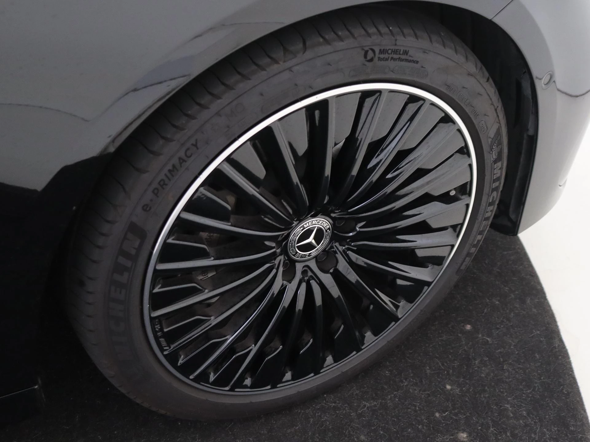 Mercedes-Benz-E-Klasse-image-8
