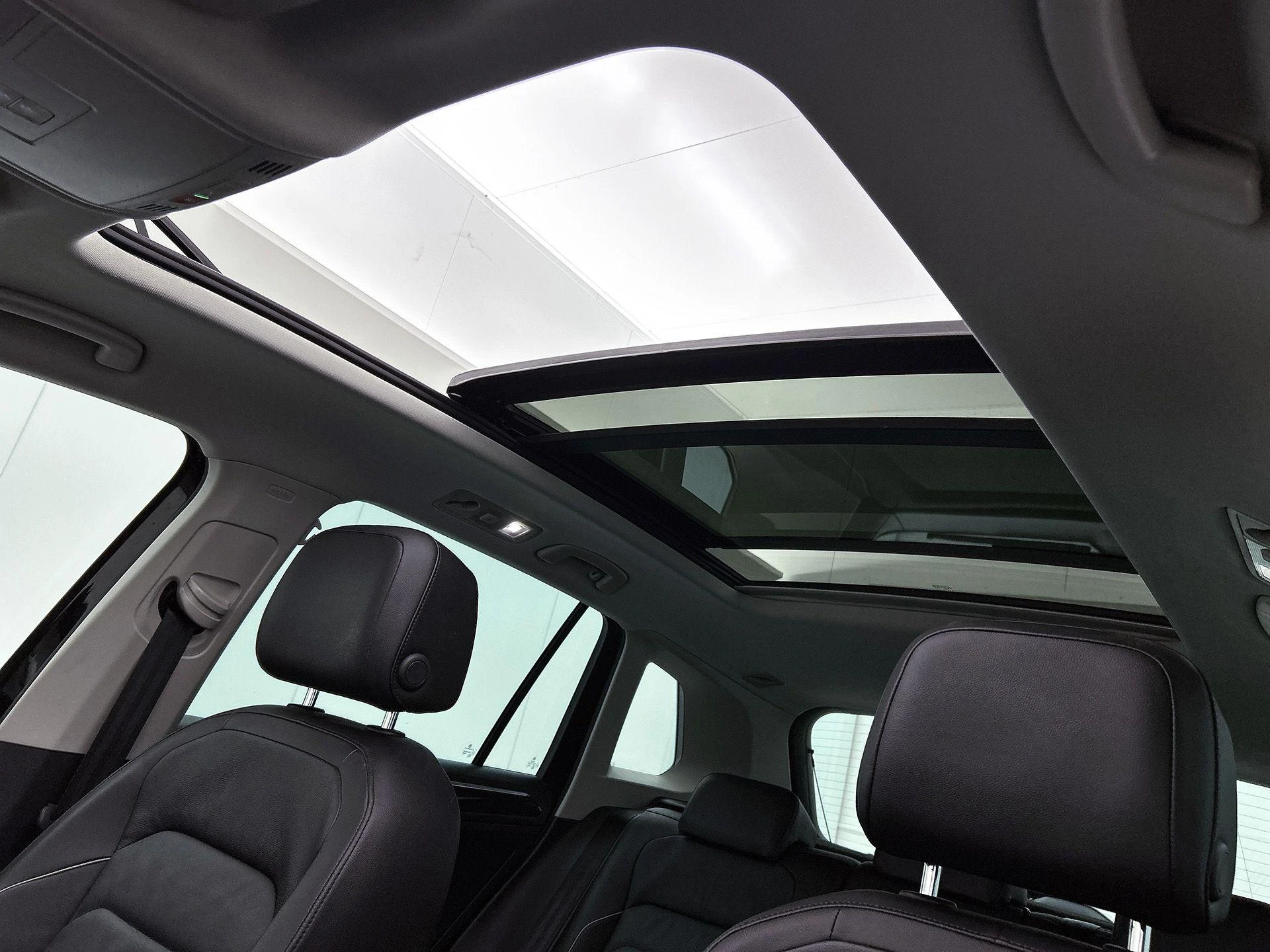 Volkswagen-Tiguan-image-31