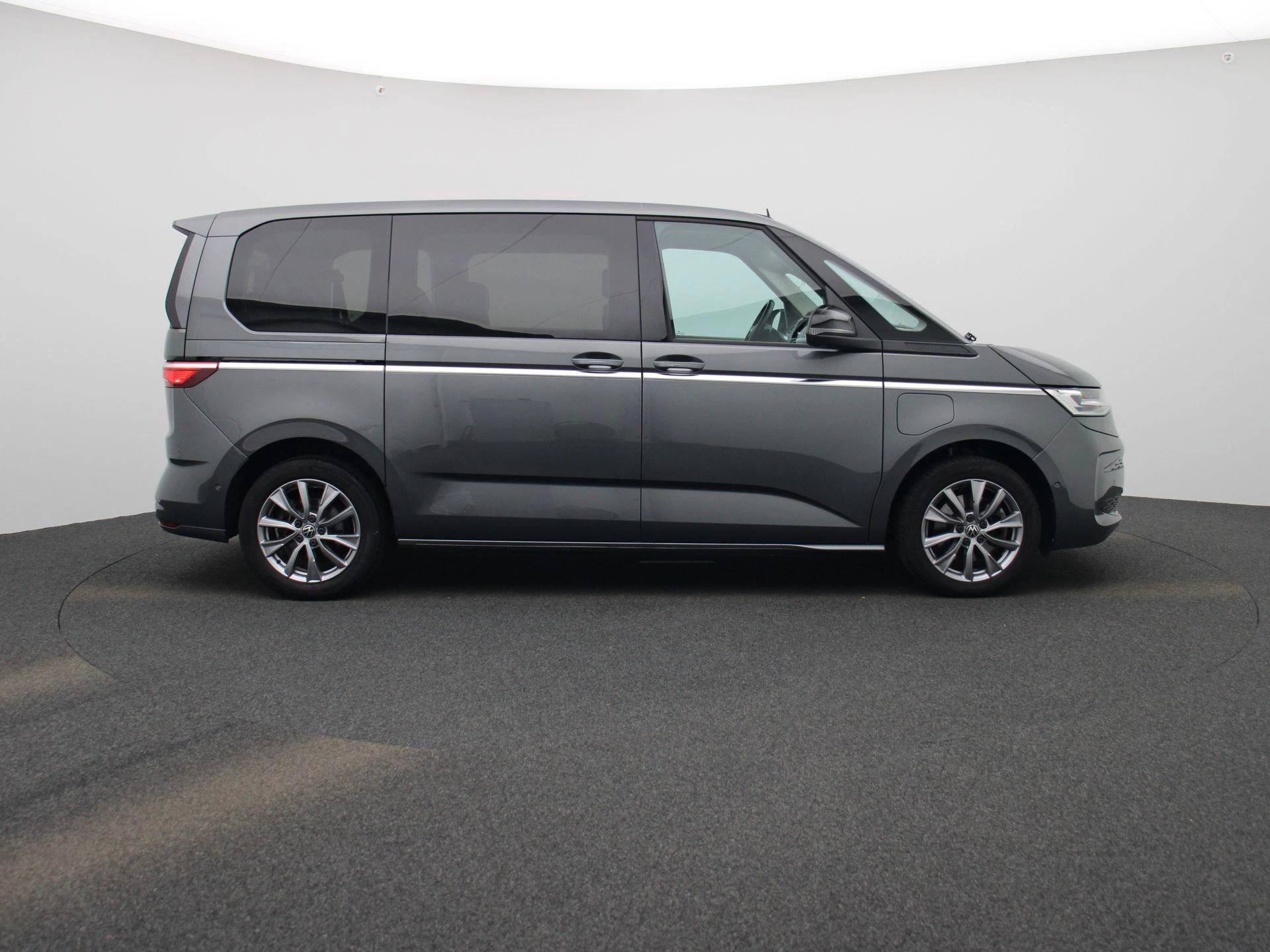 Volkswagen-Multivan-image-5