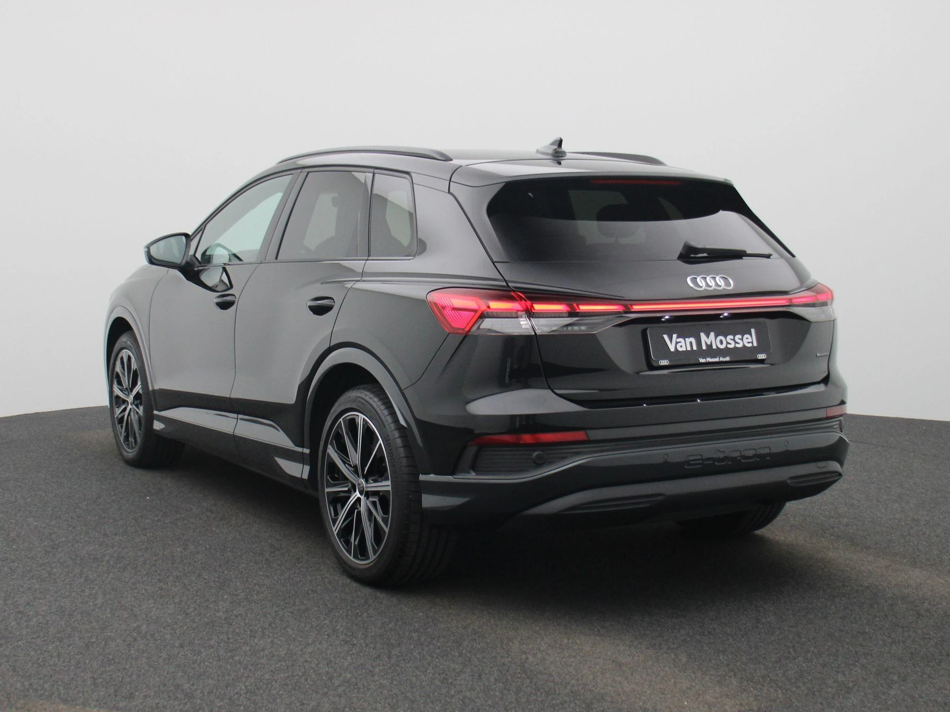 Audi-Q4 e-tron-image-7