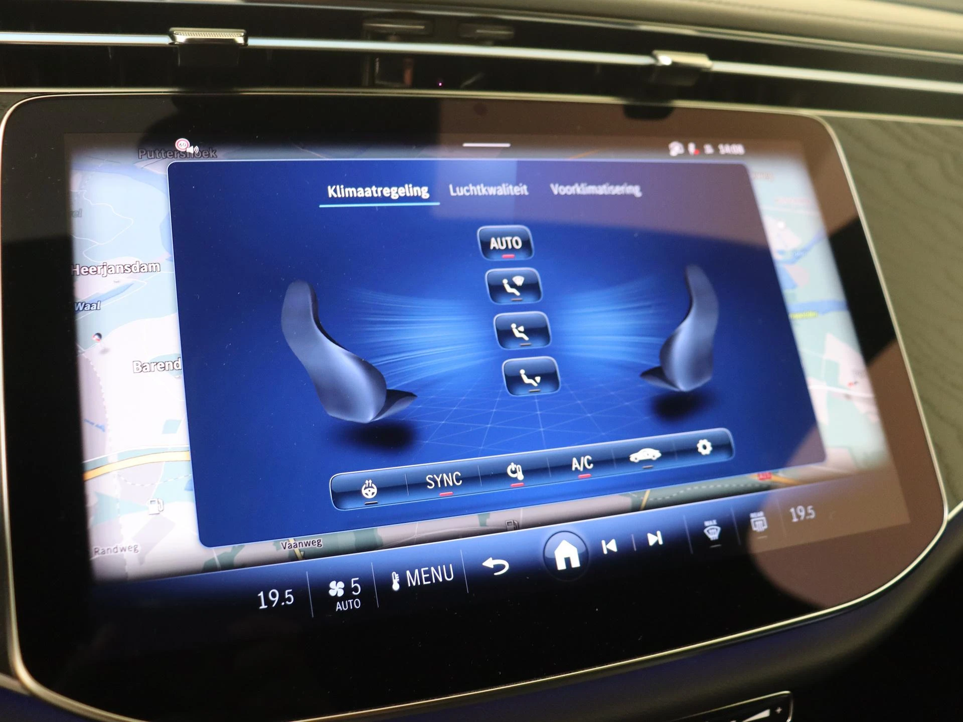 Mercedes-Benz-E-Klasse-image-16