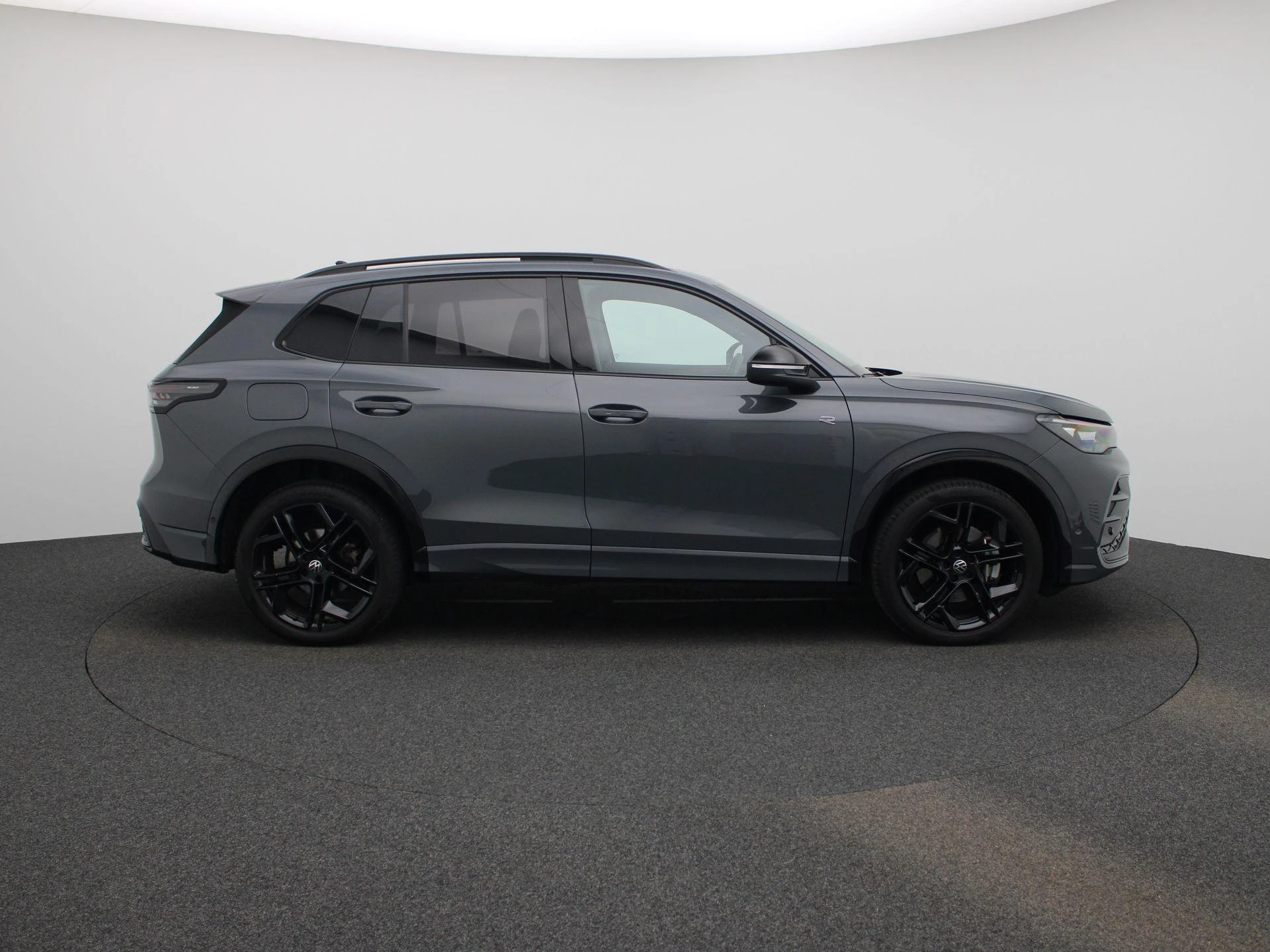 Volkswagen-Tiguan-image-5