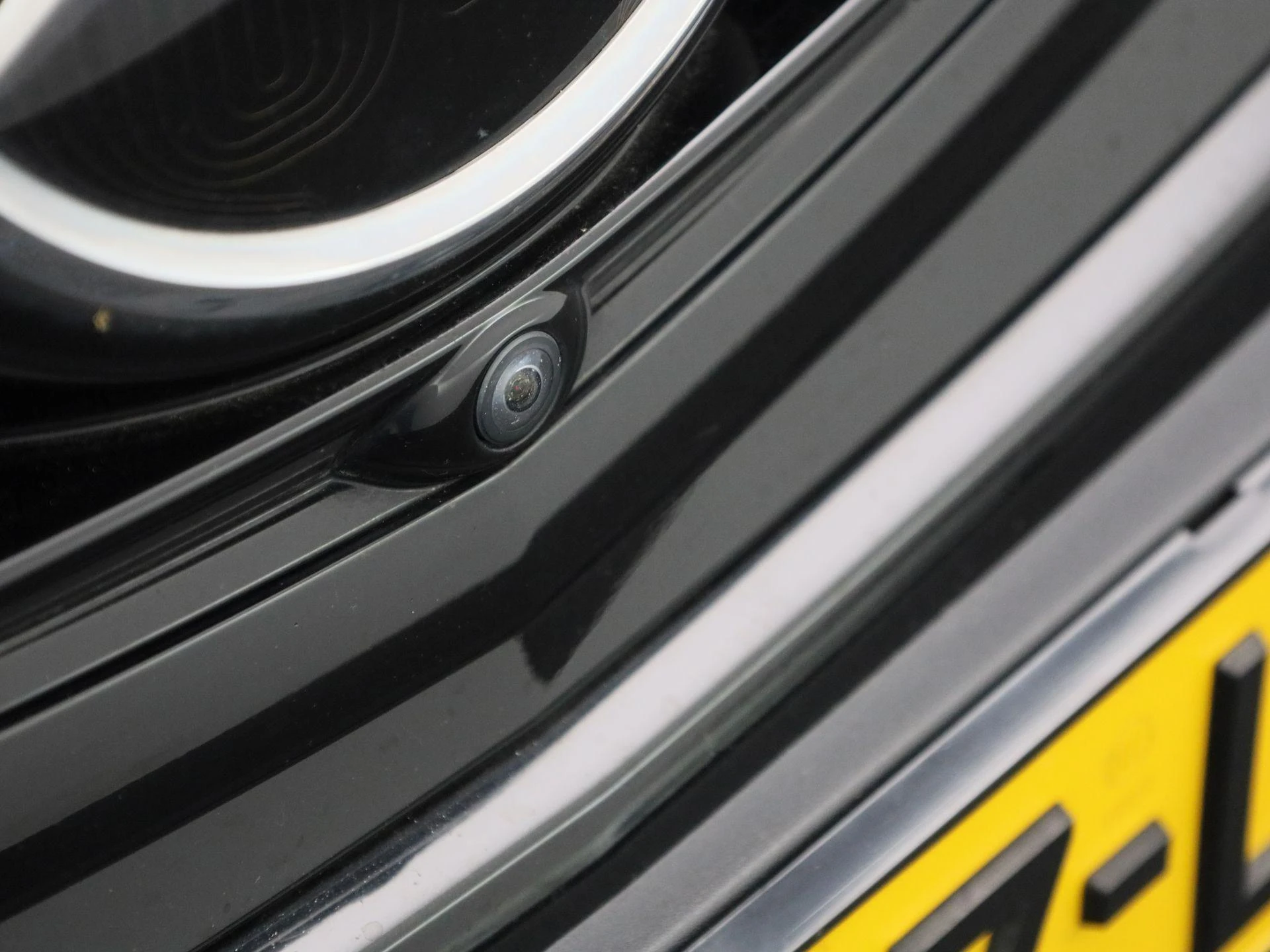 Mercedes-Benz-EQC-image-48