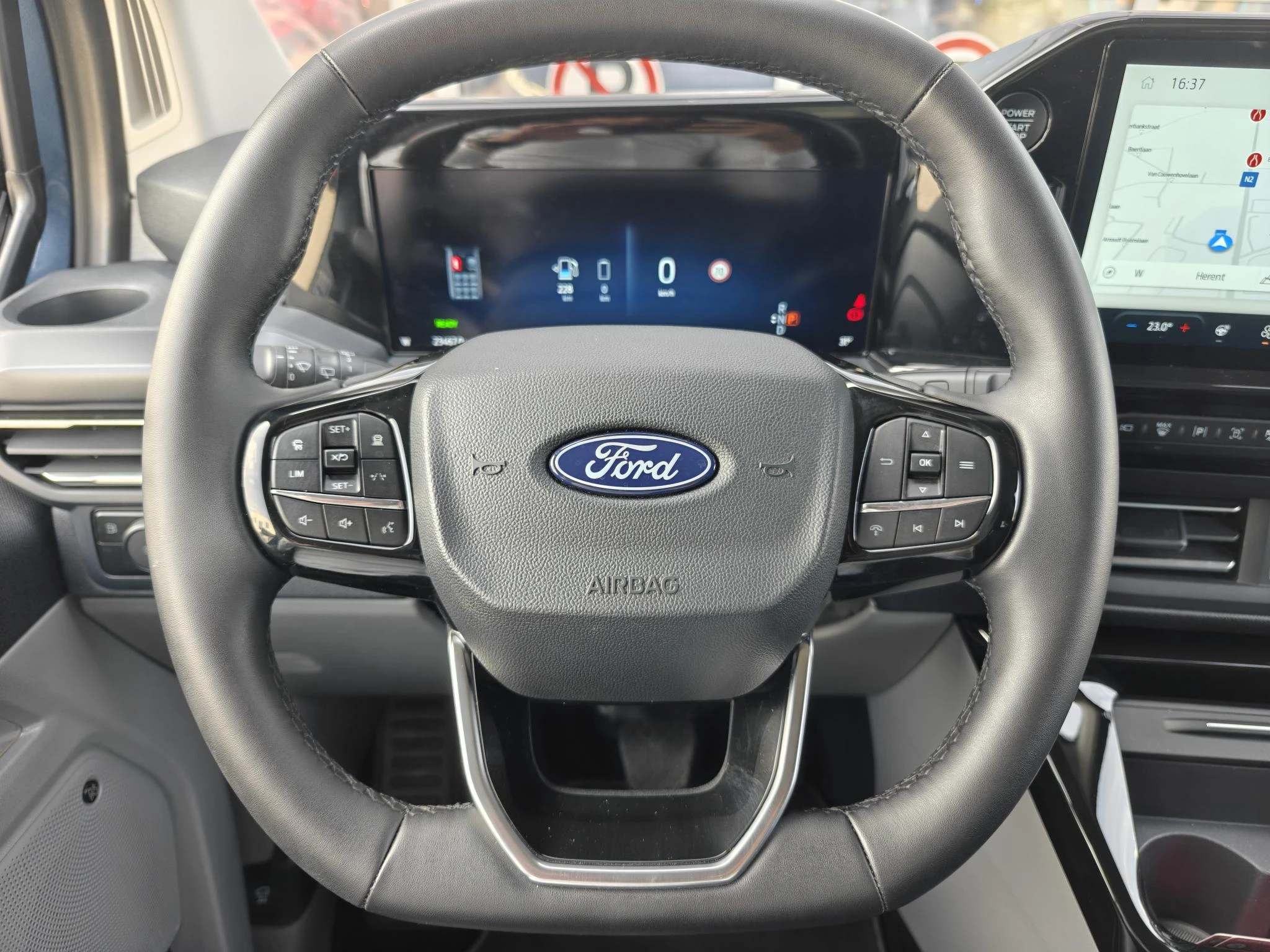 Ford-Tourneo Custom-image-17