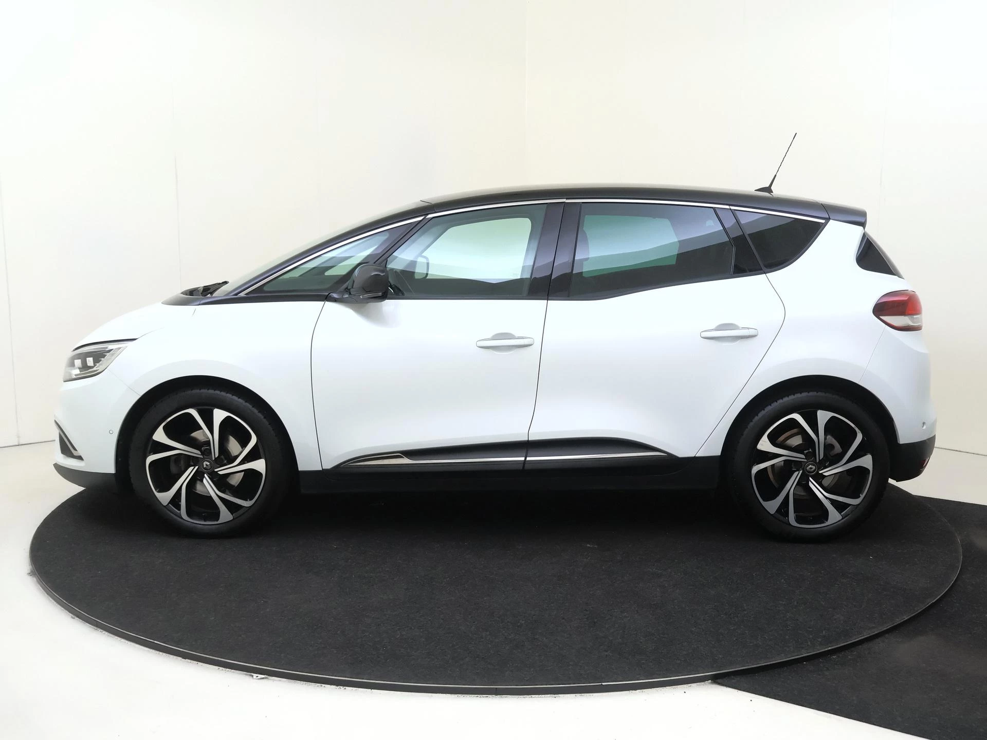 Renault-Scénic-image-7