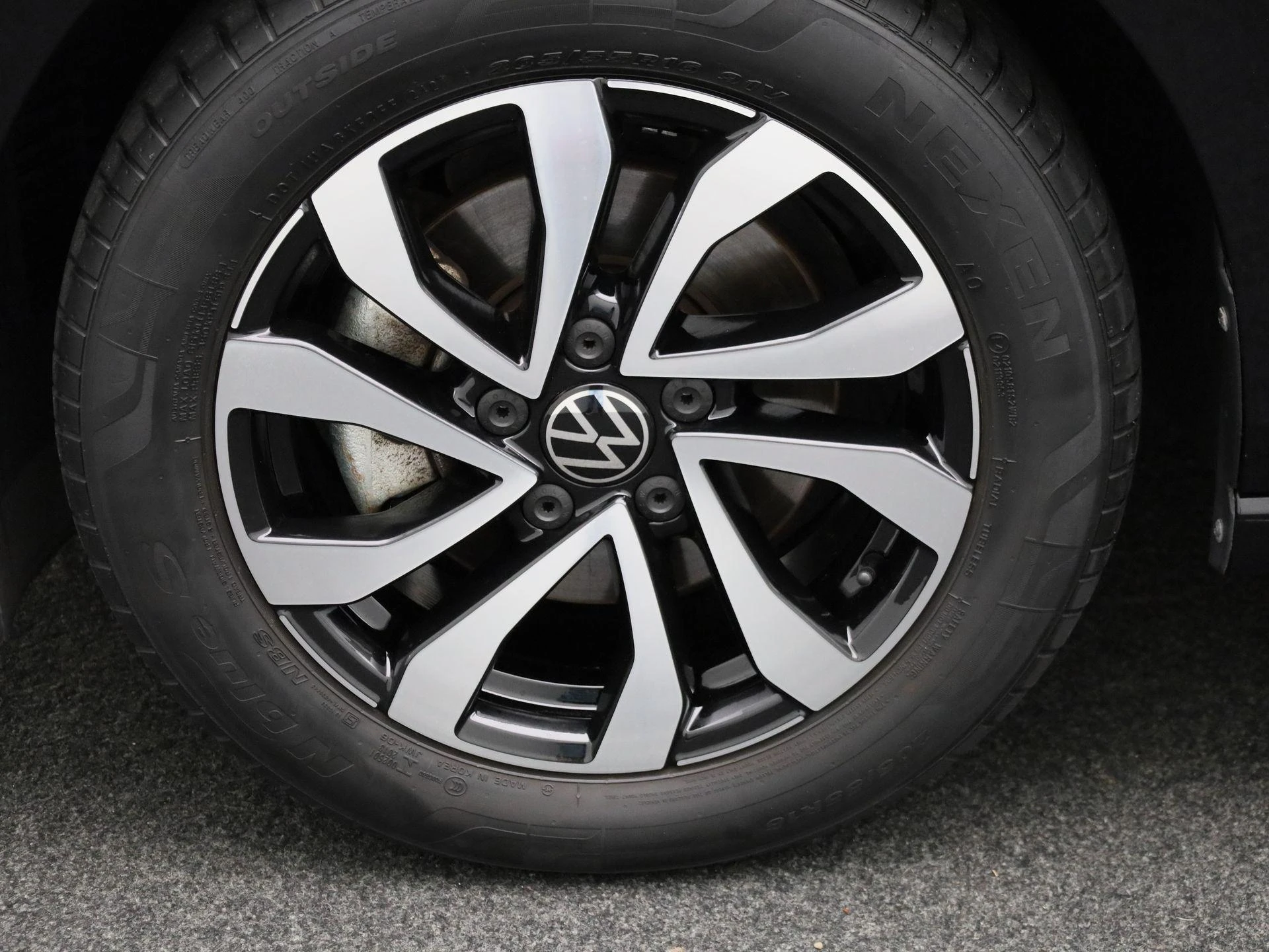 Volkswagen-Golf-image-12