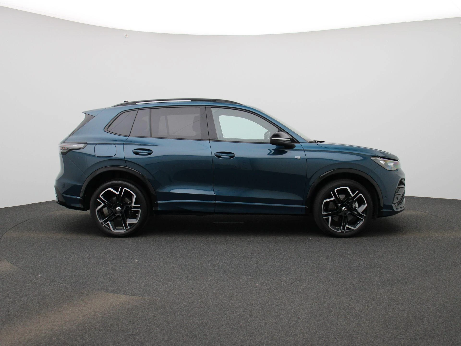 Volkswagen-Tiguan-image-5