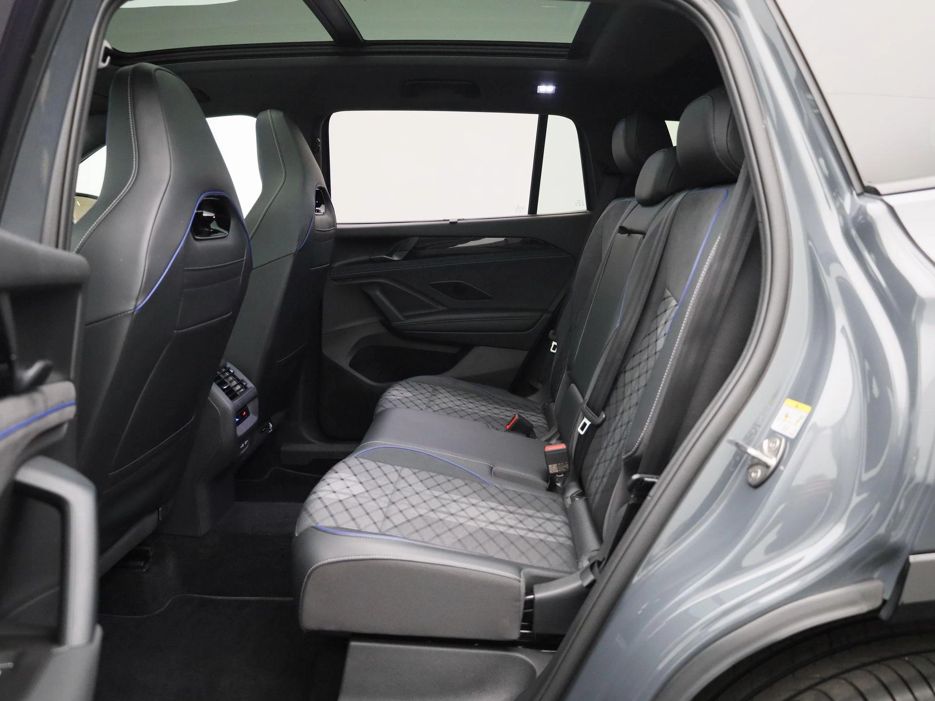 Volkswagen Tayron 1.5 eHybrid R-Line Edition 204 PK|