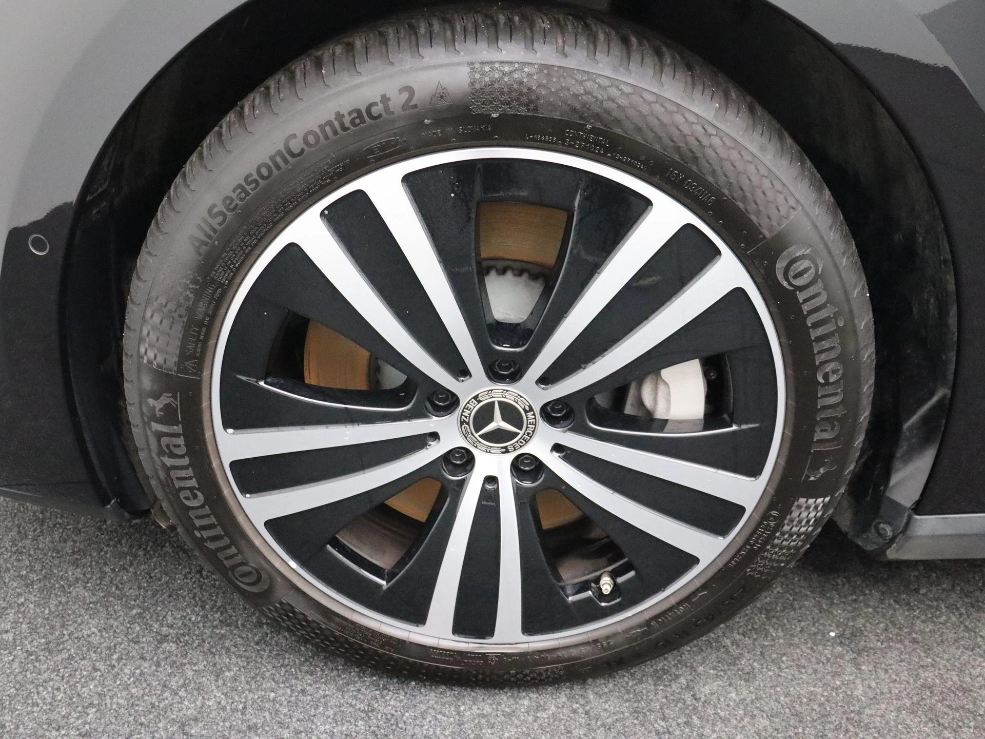 Mercedes-Benz-EQE-image-6