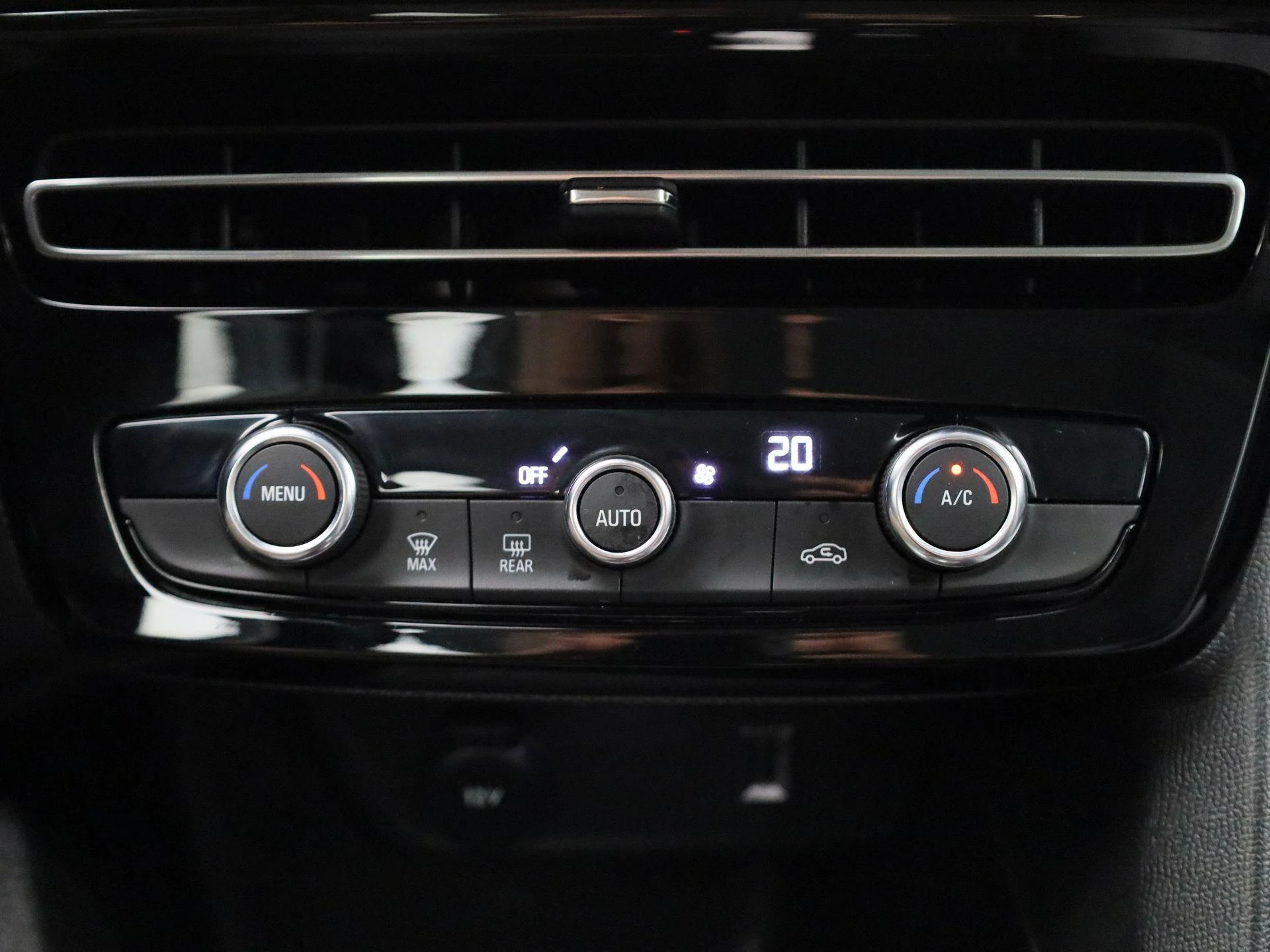 Opel-Mokka-e-image-16