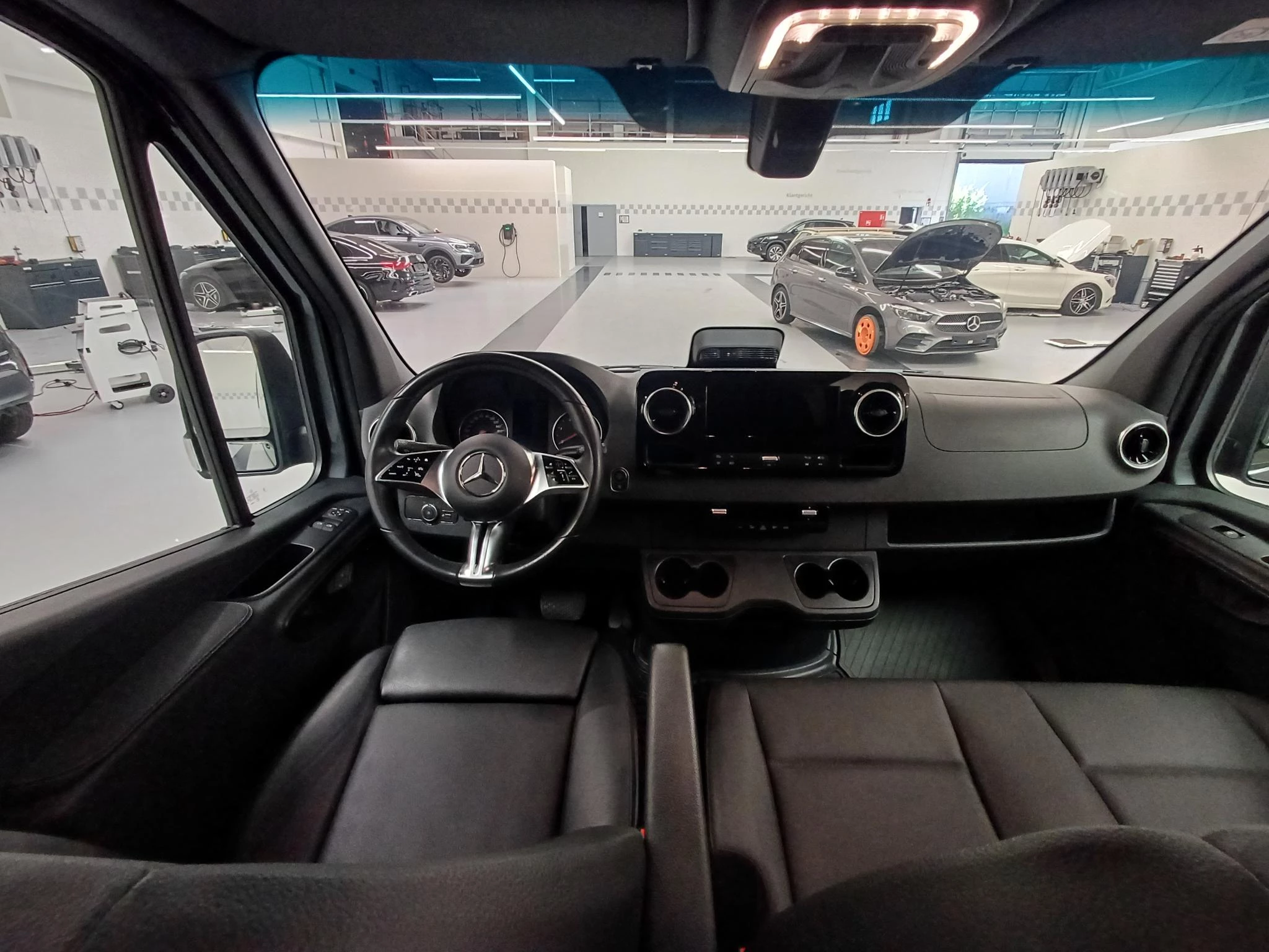 Mercedes-Benz Sprinter 319 CDI GB L2 RWD 3.5T + DUBBEL CABINE + LUCHTVERING +