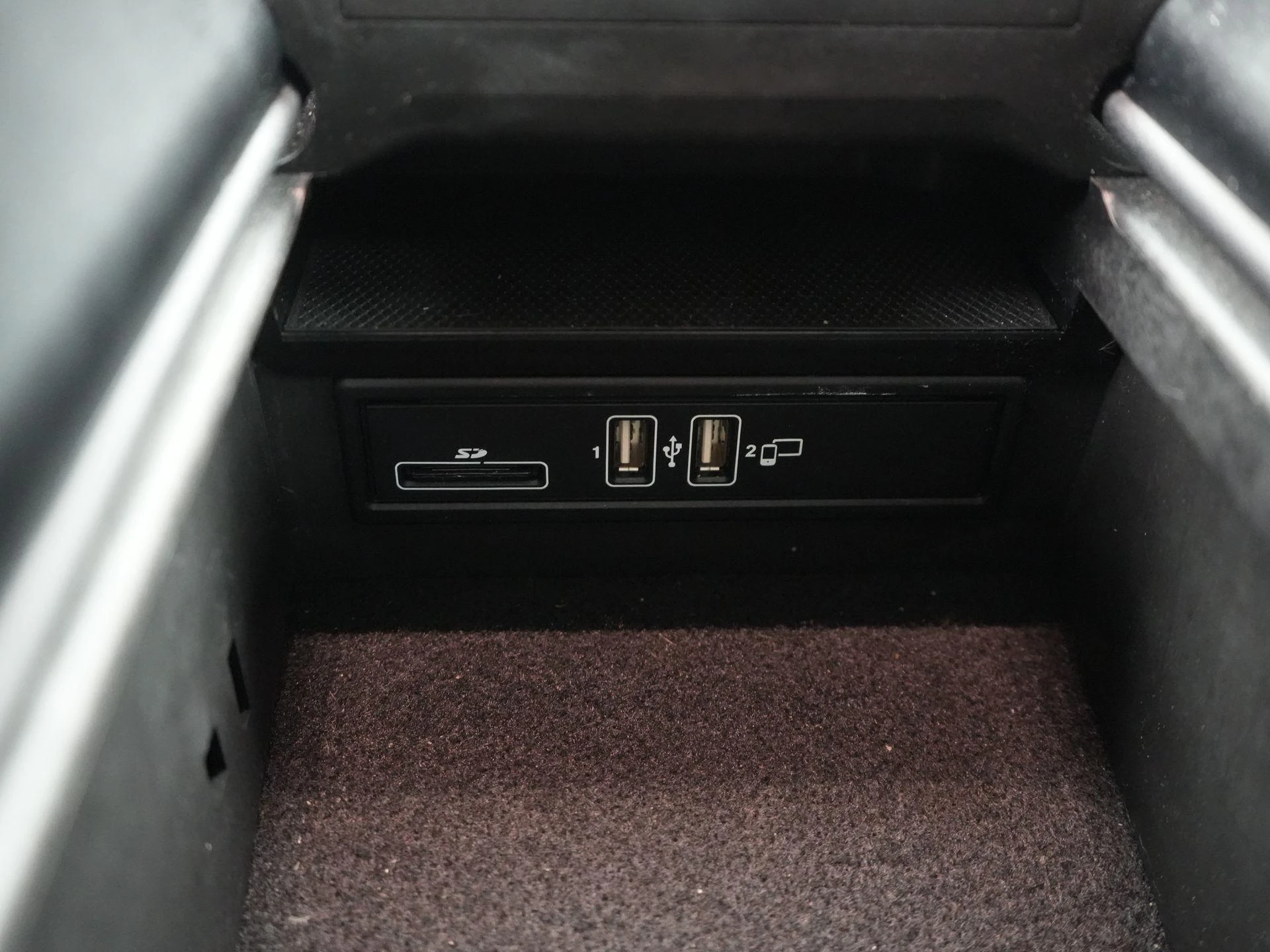 Mercedes-Benz-C-Klasse-image-27