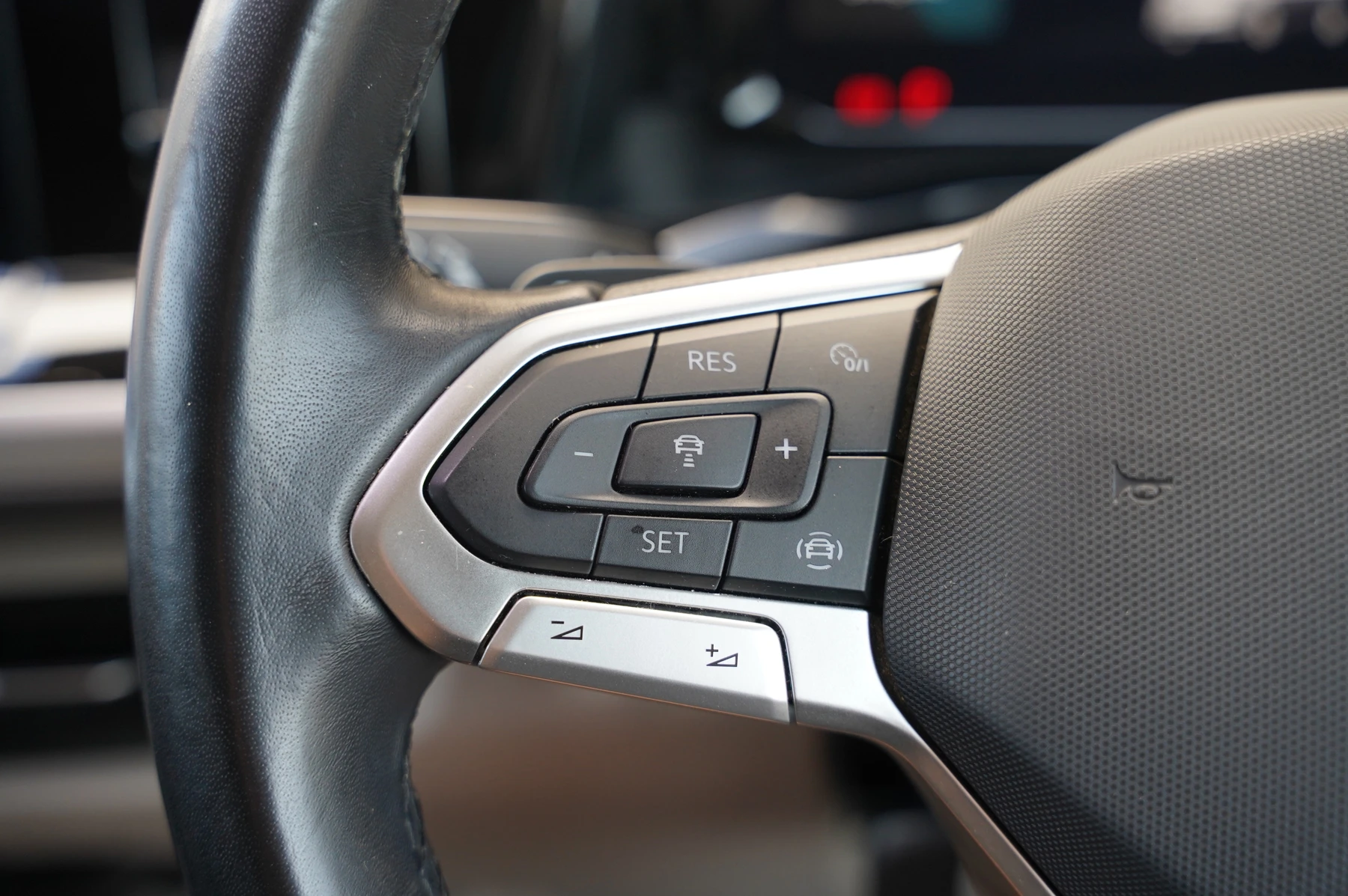 Volkswagen-Multivan-image-15