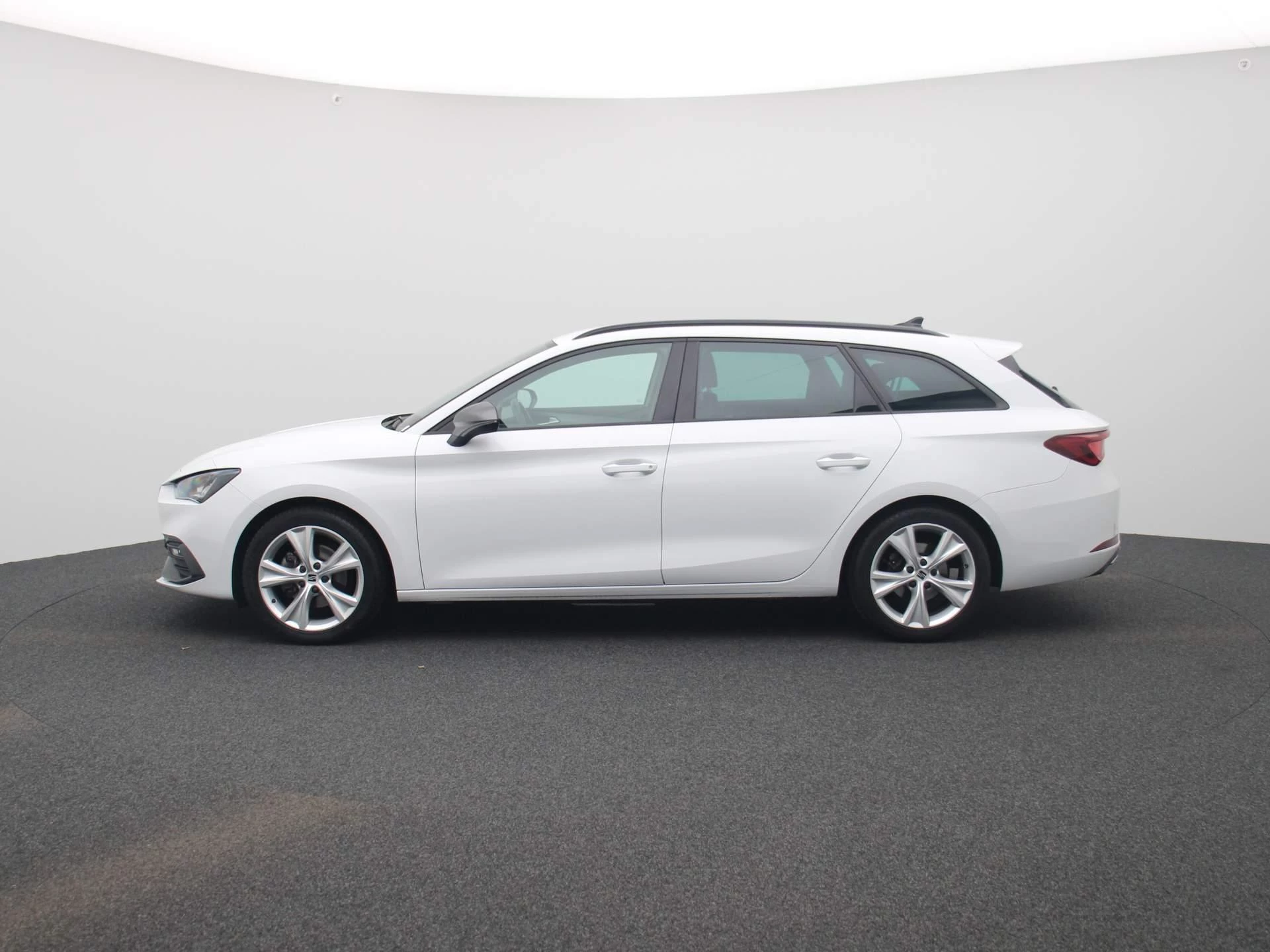 SEAT Leon Sportstourer 1.0 eTSI FR Business 110 PK