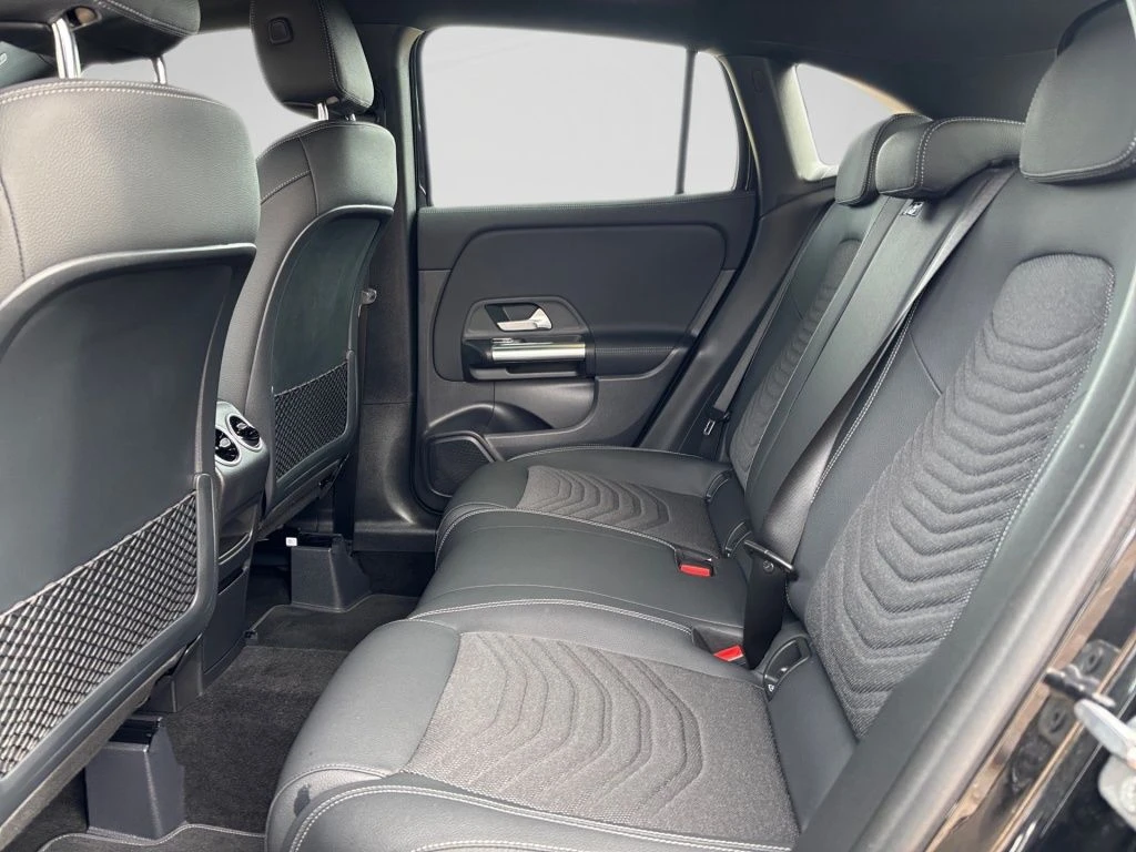Mercedes-Benz-GLA 200-image-8