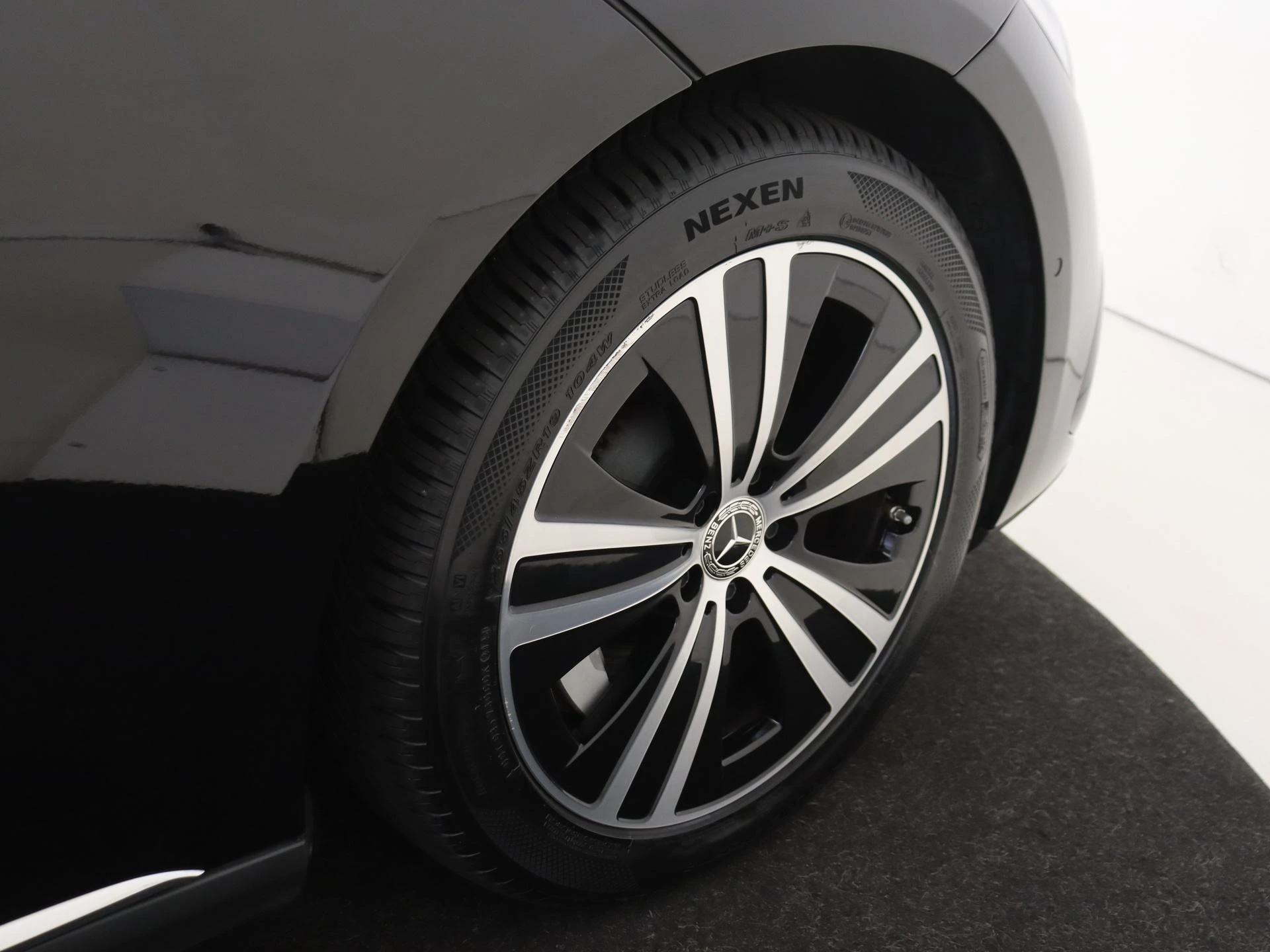 Mercedes-Benz-EQE-image-29