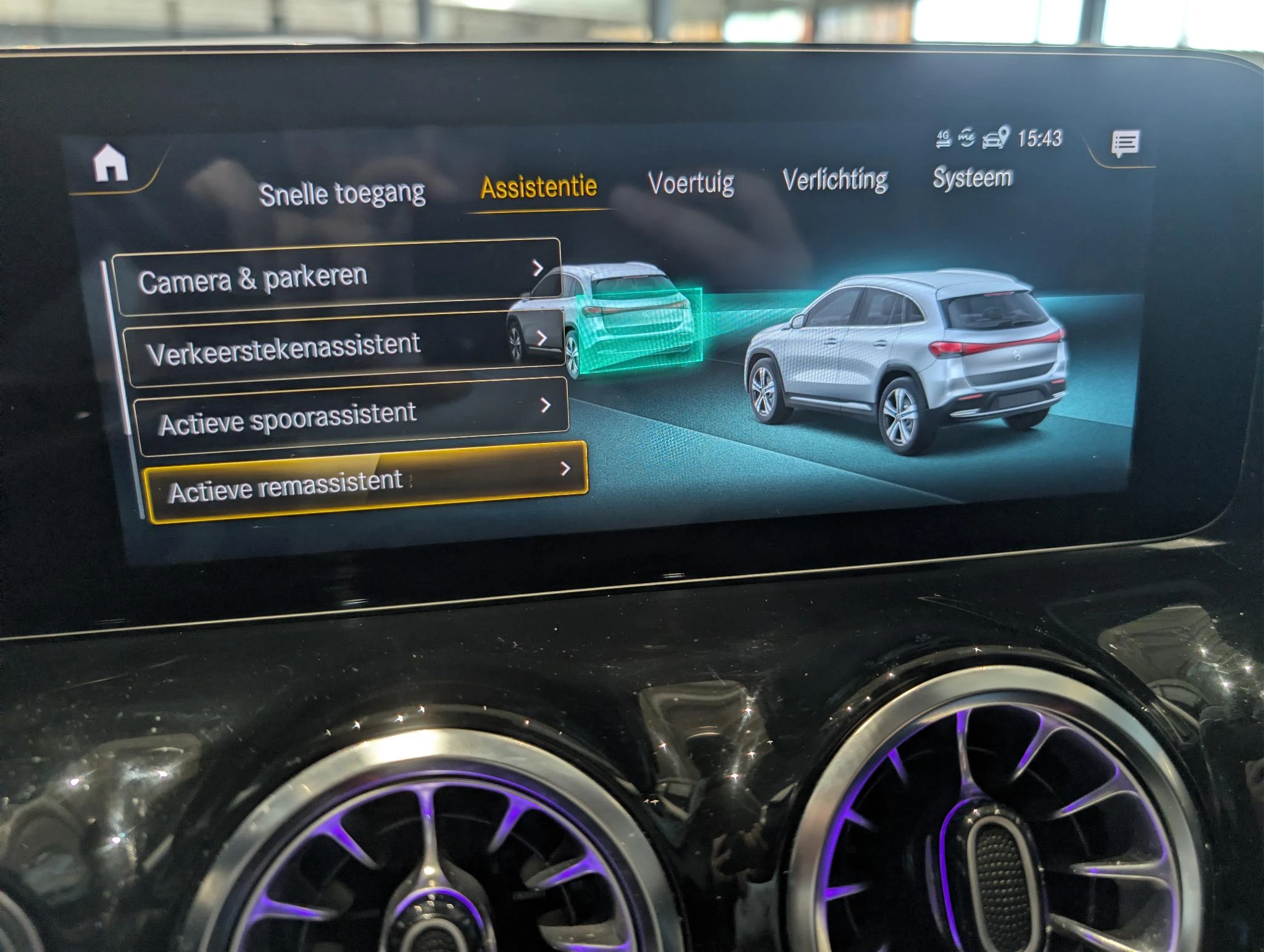 Mercedes-Benz-EQA-image-34