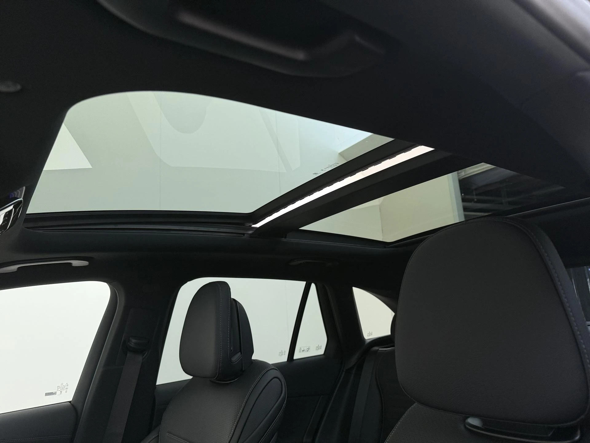 Mercedes-Benz-GLC-image-28