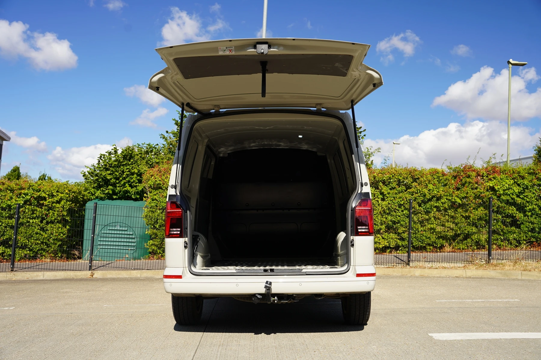 Volkswagen-Transporter-image-10