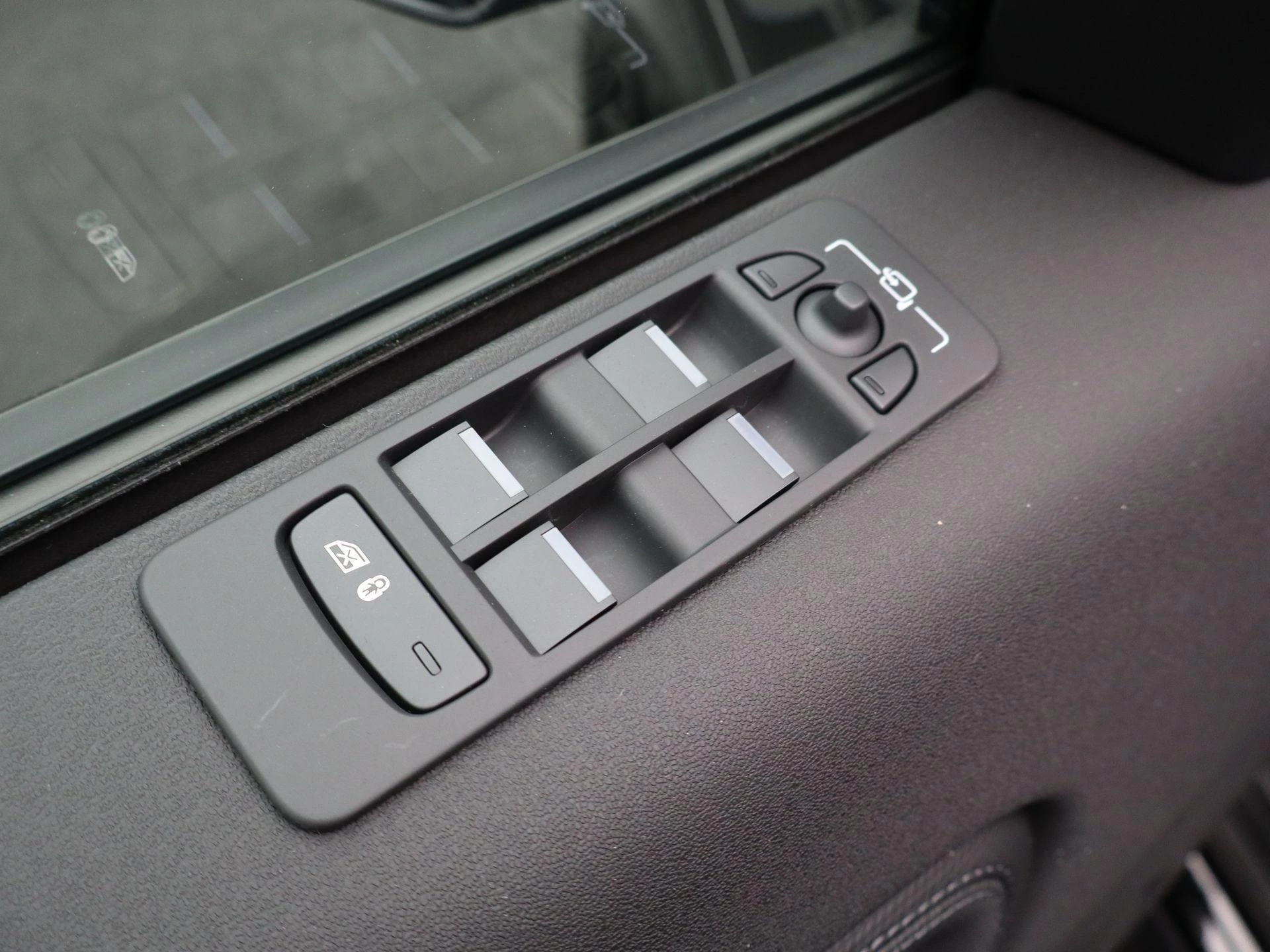 Land Rover-Discovery Sport-image-28