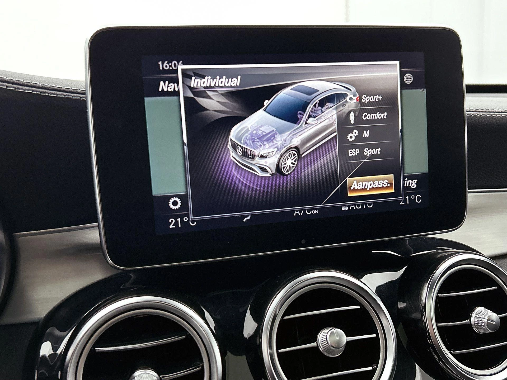 Mercedes-Benz-GLC-image-25