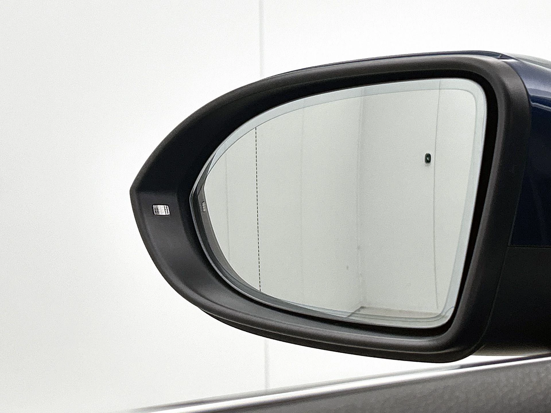 Volkswagen-Passat-image-16