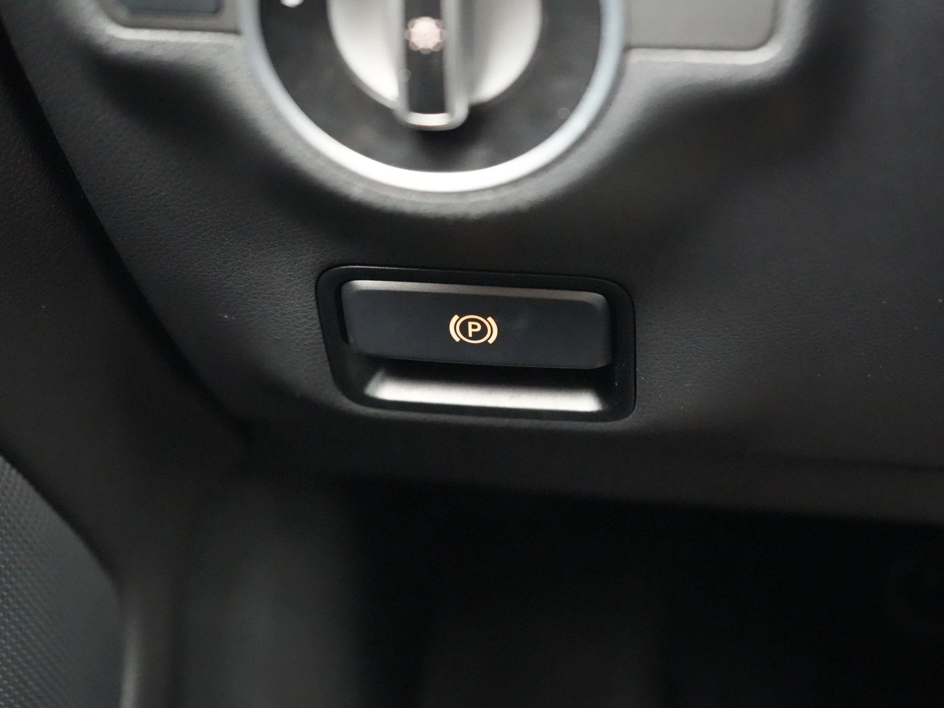 Mercedes-Benz-CLA-image-25